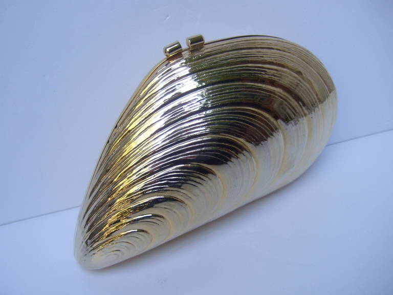 Women's Opulent Gilt Metal Clam Shell Evening Bag Made in Italy c 1970