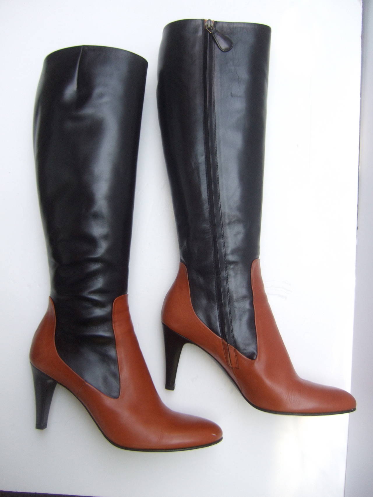 Alexander McQueen Black & brown leather boots. Made in Italy Size 39.5
The stylish designer boots are constructed with supple contrasting leather 
The high fashion boots have a unique design with an edge that was typical of McQueen creations