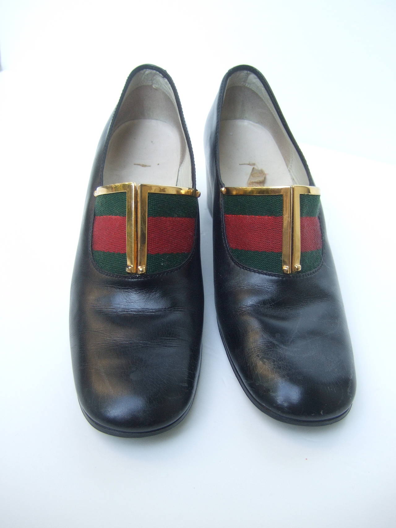 Gucci Italy Ebony Leather Striped Trim Shoes Size 38 AA c 1970 In Good Condition In University City, MO