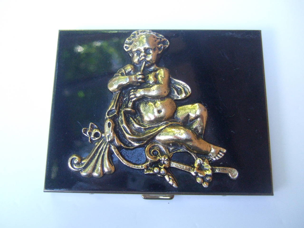 Ornate Gilt Pan Black Enamel Cigarette Case c 1950 In Excellent Condition In University City, MO