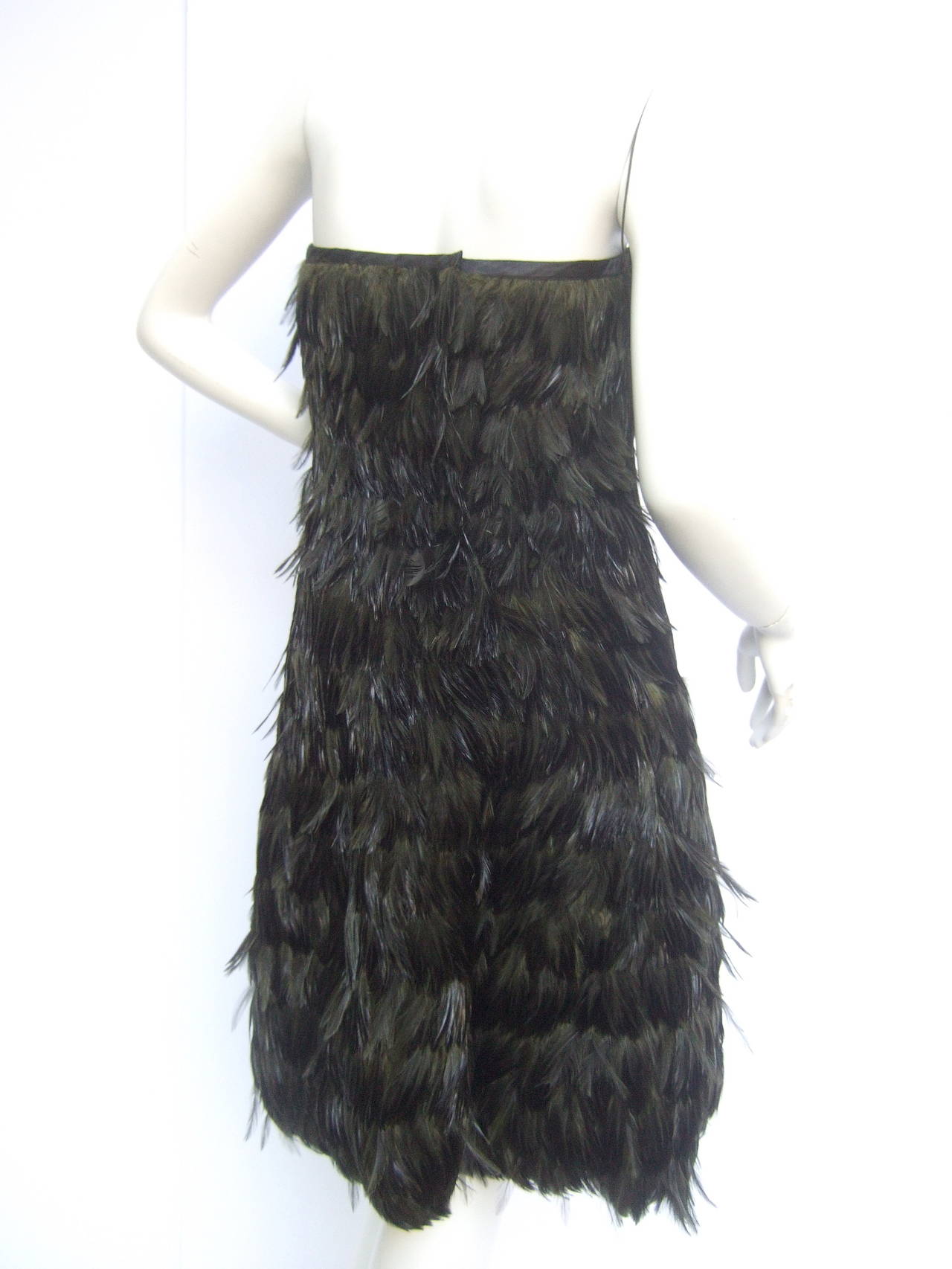 Sportsmax Defile Vestido exótico de plumas verdes iridiscentes Hecho en Italia Talla 8 EE.UU. Negro en venta