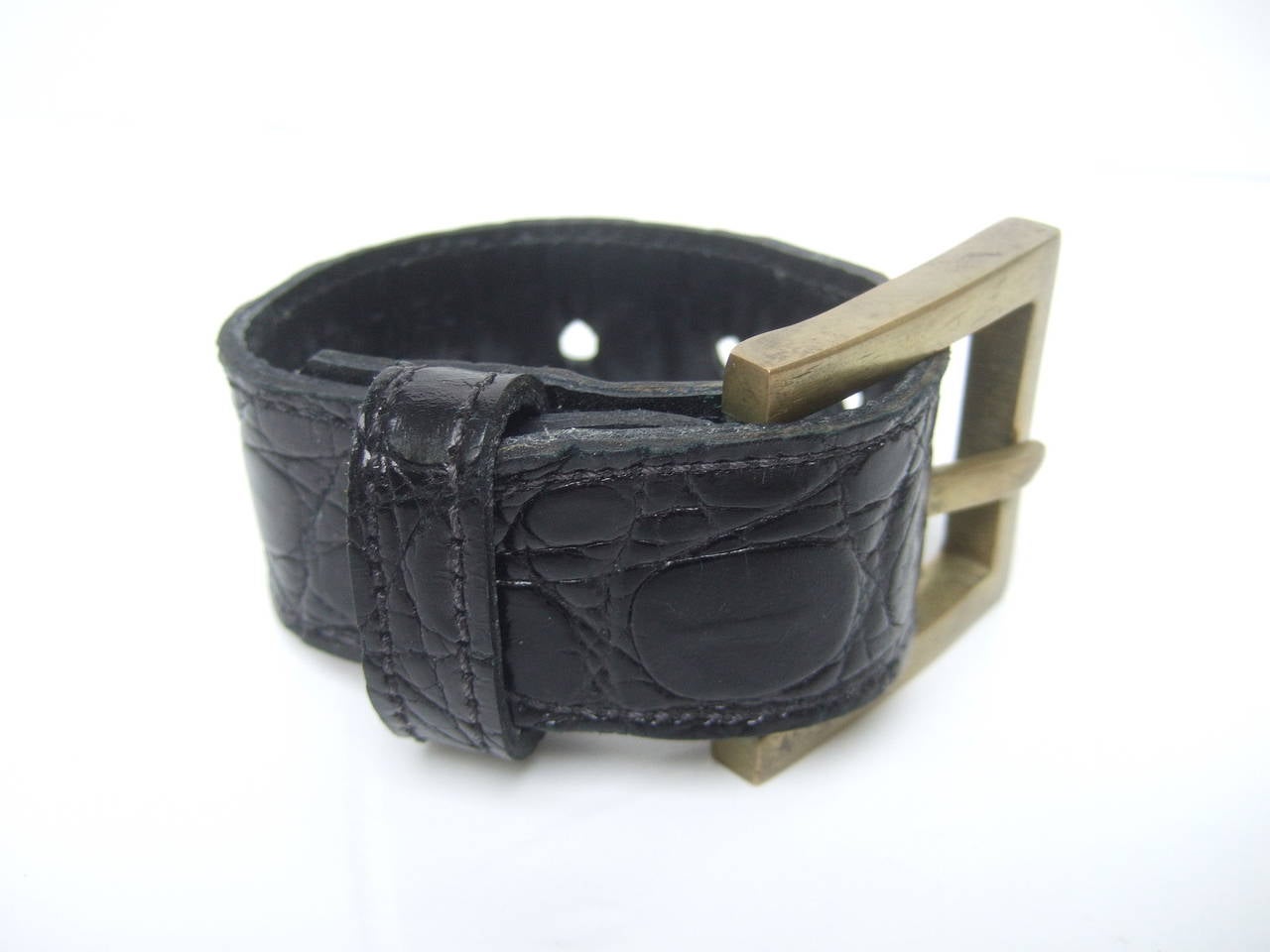Bracelet authentique à boucle en laiton et alligator noir conçu par Johnny Farah en vente 1