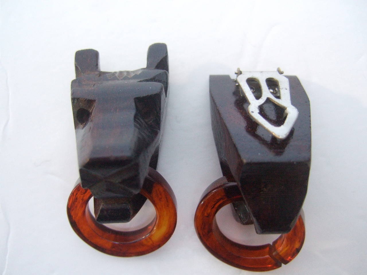 1940s Art Deco Hand Carved Wood Dog Head Dress Clips In Excellent Condition For Sale In University City, MO