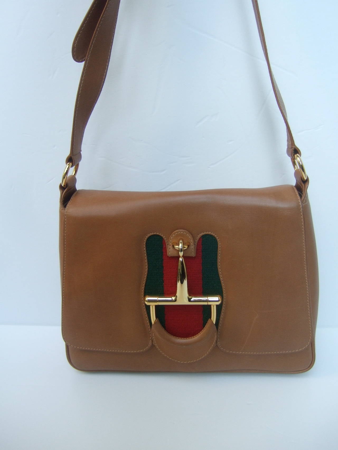 Women's Gucci Caramel Brown Leather Horse Bit Shoulder Bag c 1970s