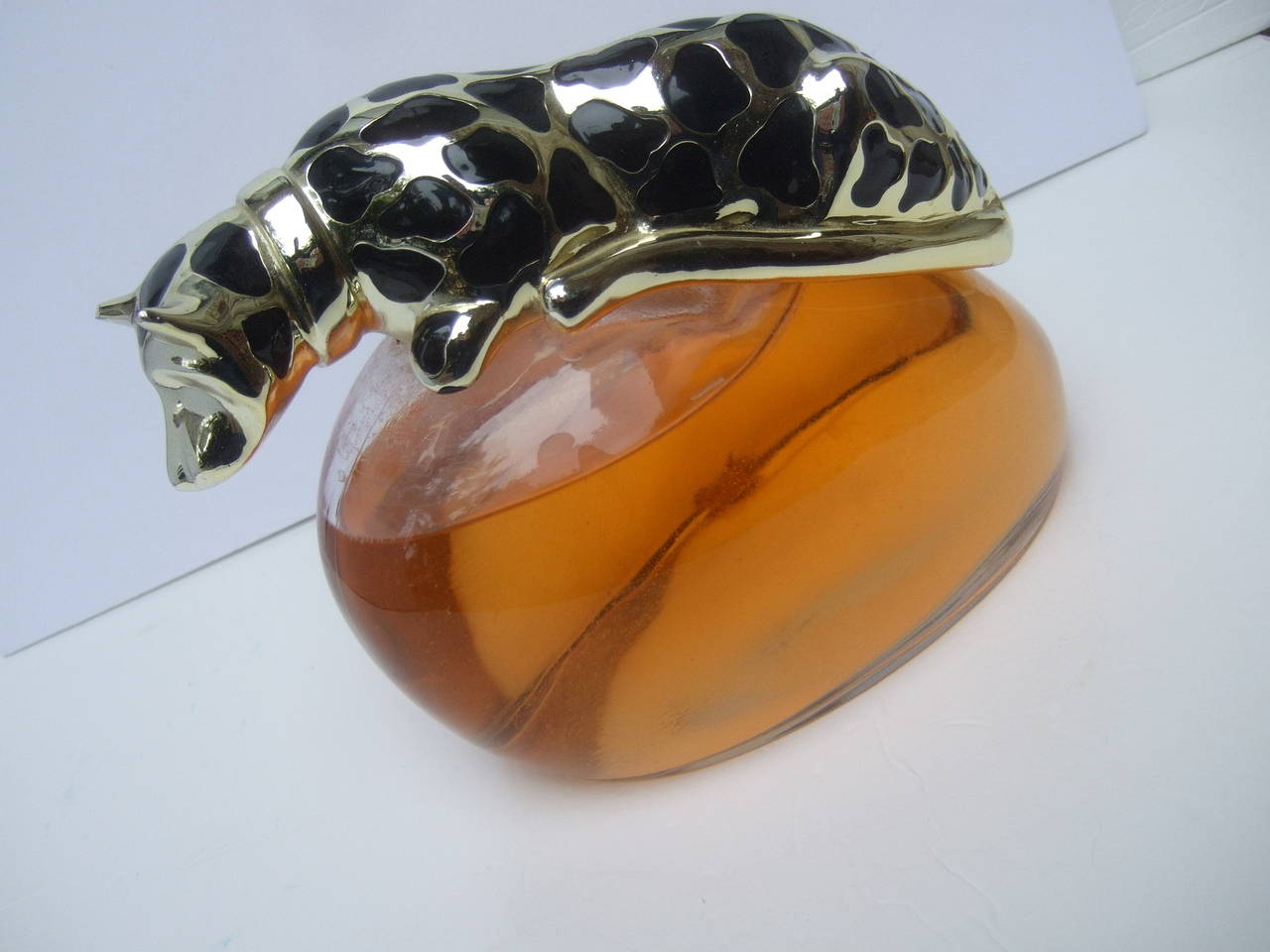 Opulent large factice perfume display bottle with panther stopper c 1980
The huge fragrance dummy bottle was a display at a Beverly Hills
boutique in the 1980s

The lavish fragrance display bottle is unlabeled without a designer fragrance label.