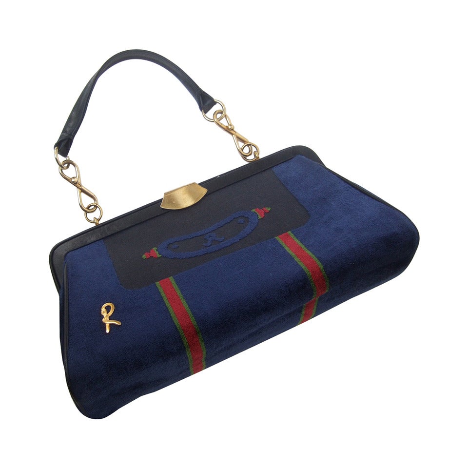 Roberta Di Camerino Blue cut velvet striped handbag Made in Italy
The elegant Italian handbag is covered with dark blue plush velvet accented with red & green stripes on both exterior sides. Di Camerino's signature gilt metal 