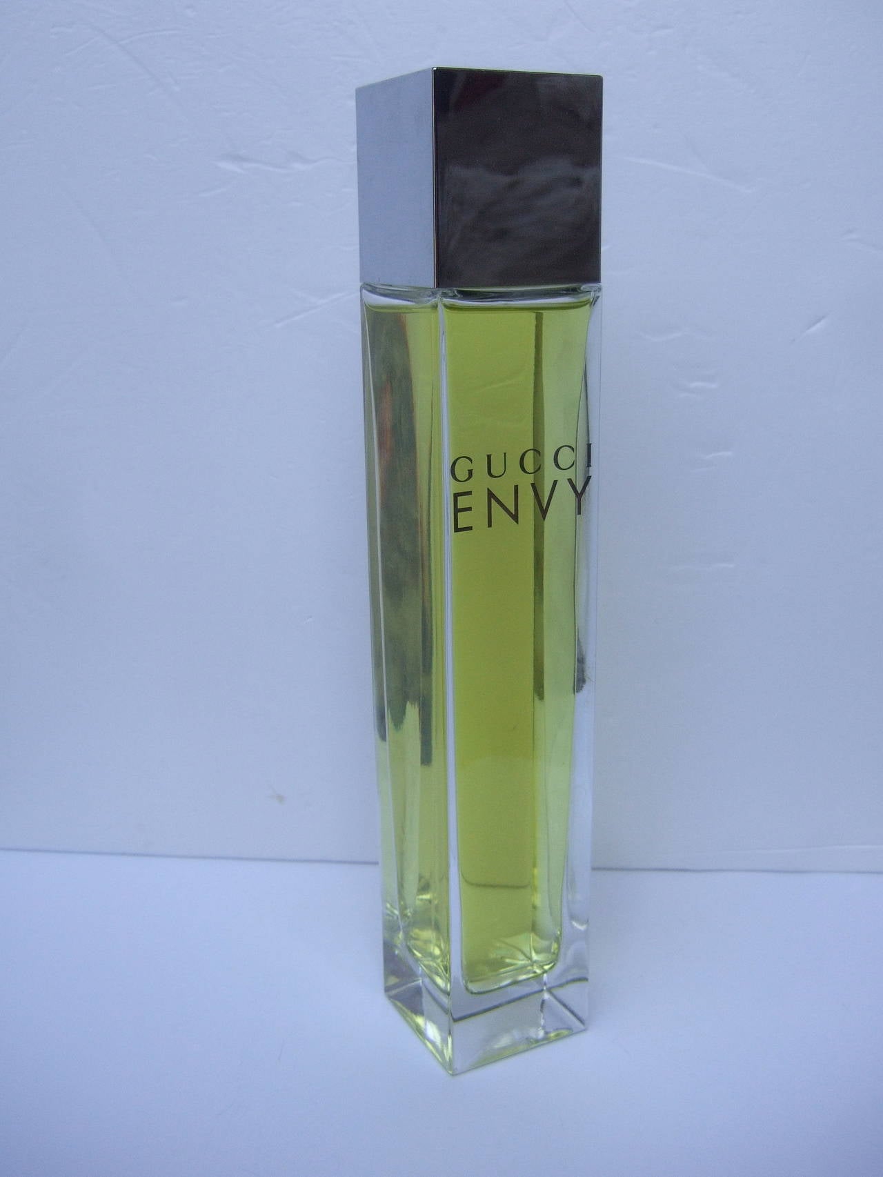 Gucci Sleek Large Envy Factice Display Bottle In Excellent Condition In University City, MO