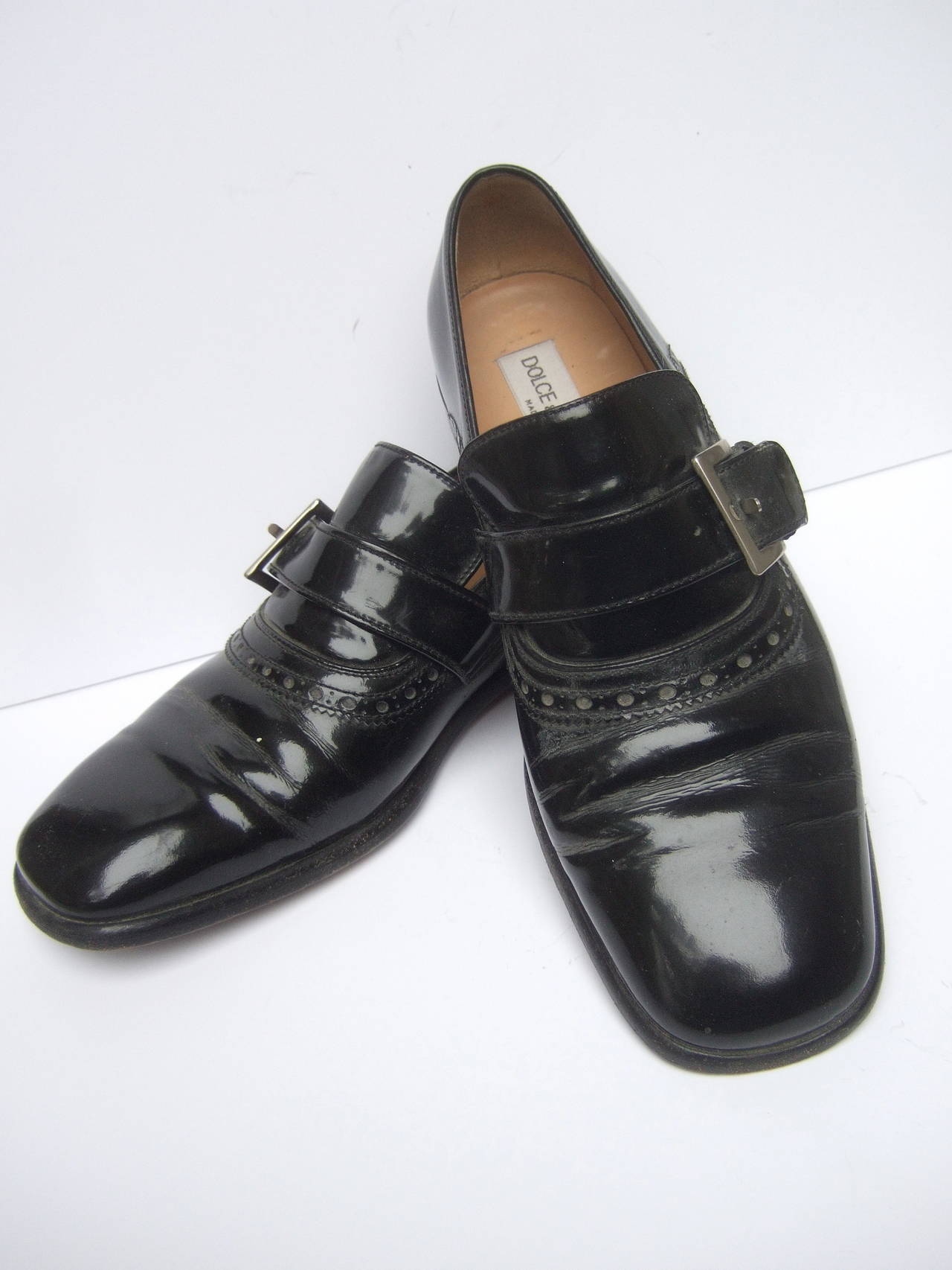 Dolce & Gabbana Men's black patent leather dress shoes US Size 8
The stylish Italian designer shoes are adorned with a silver metal buckle
The interior of the shoes are lined in tan leather

The high fashion fashion make a stylish