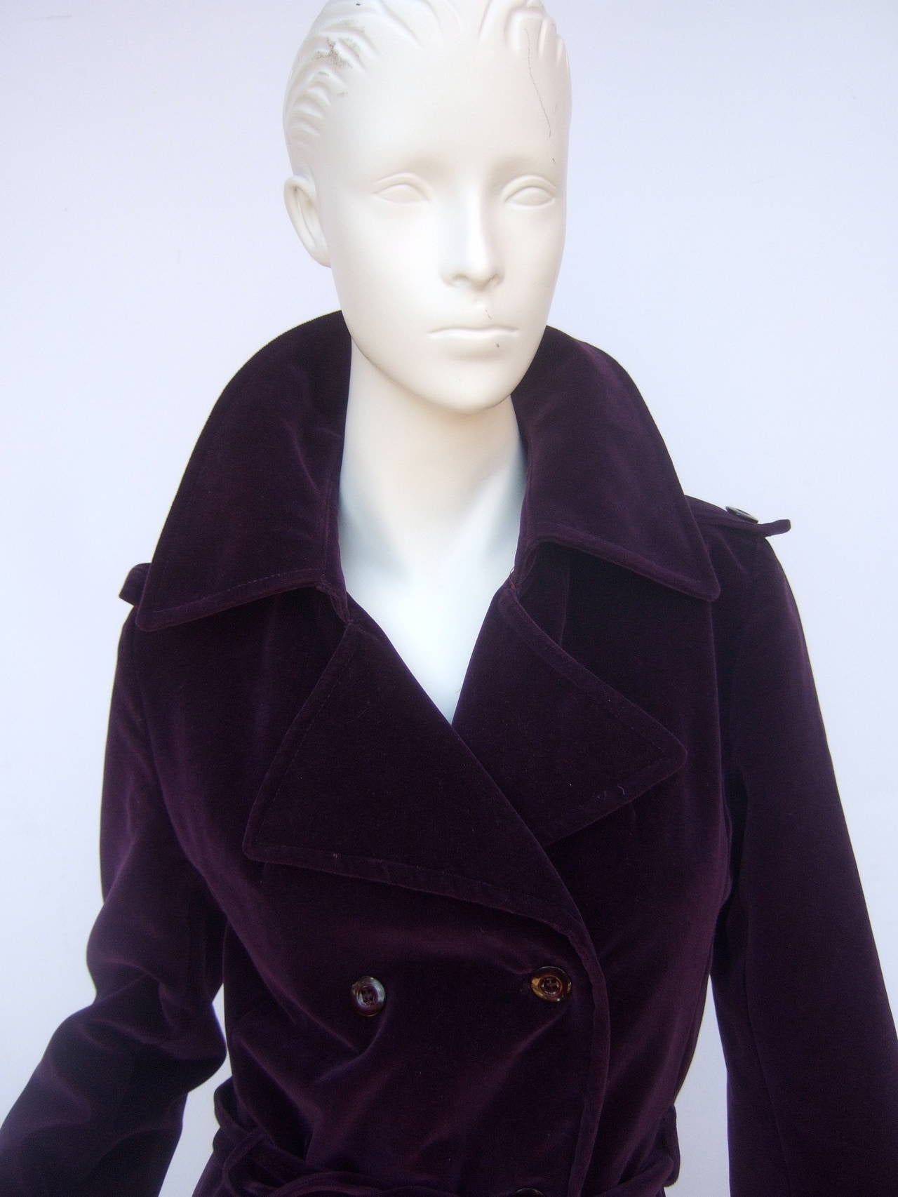 Saks Fifth Avenue Amethyst Velvet Belted Trench Coat US Size 6 In Excellent Condition In University City, MO