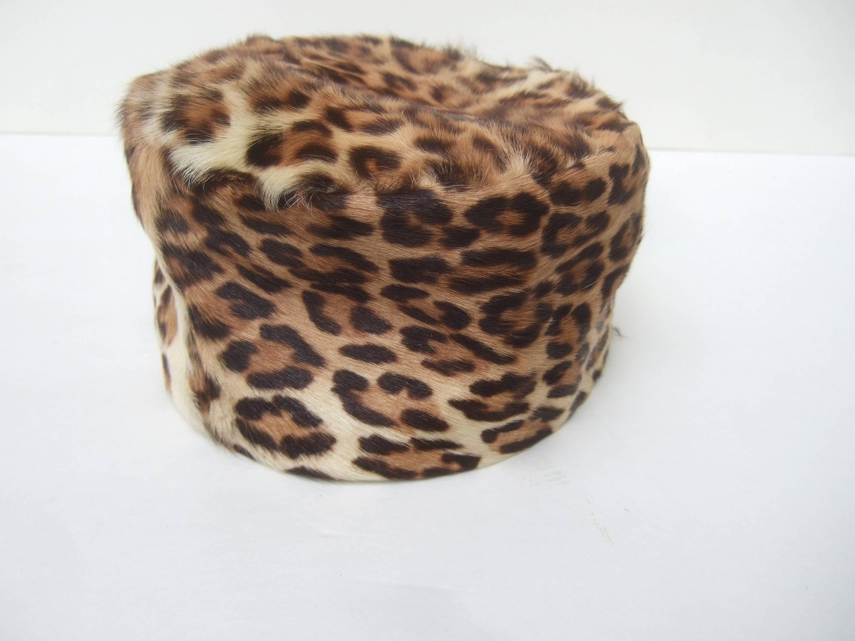 Exotic animal print pony hair pill box hat 
The chic retro animal print hat is always
in vogue 

A must for the hat collector

The interior is lined in black taffeta 
Designed by Betmar 

Measurements 
The hat size circumference