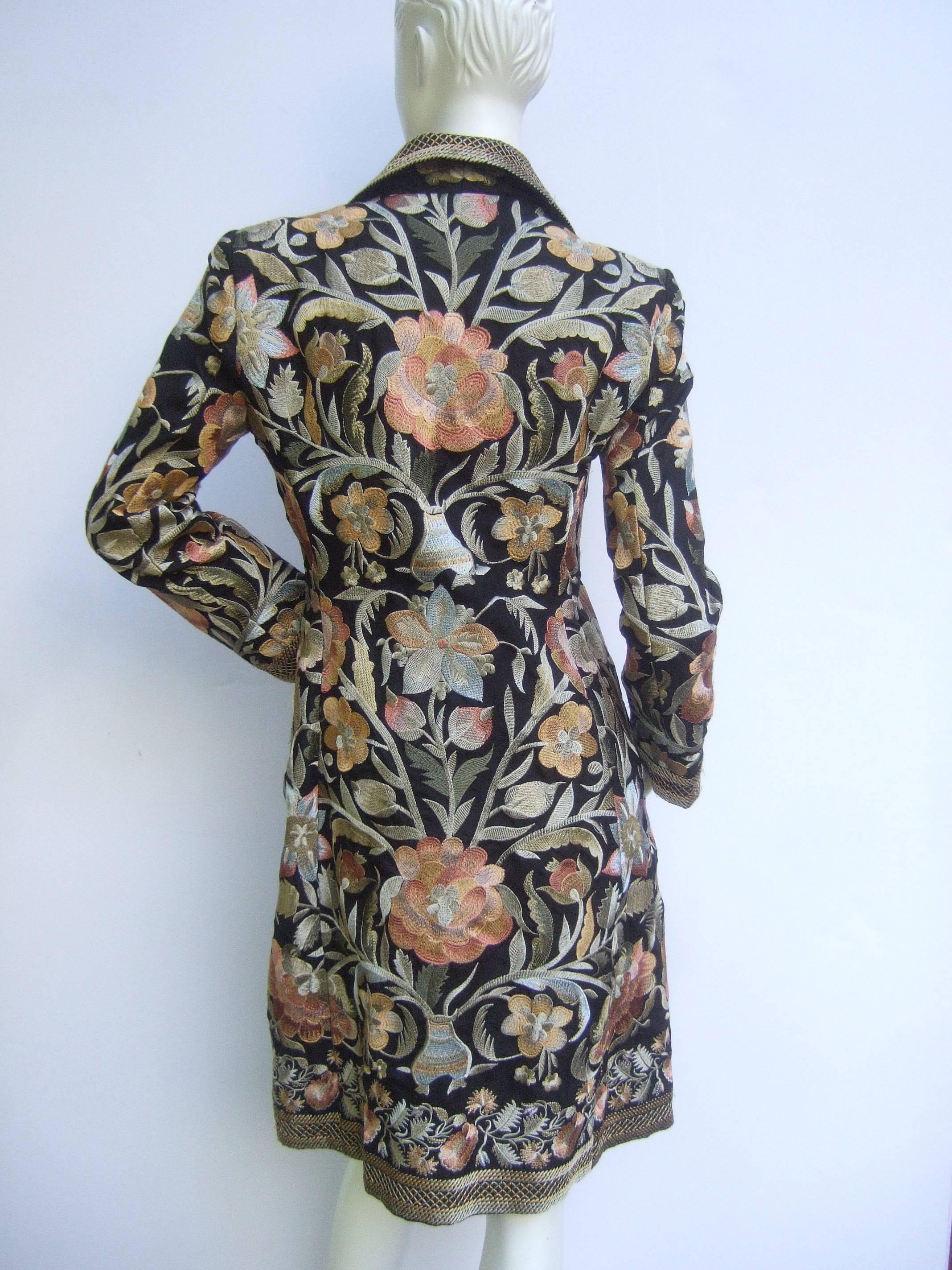 Women's Extravagant Flower Embroidered Silk Evening Coat 