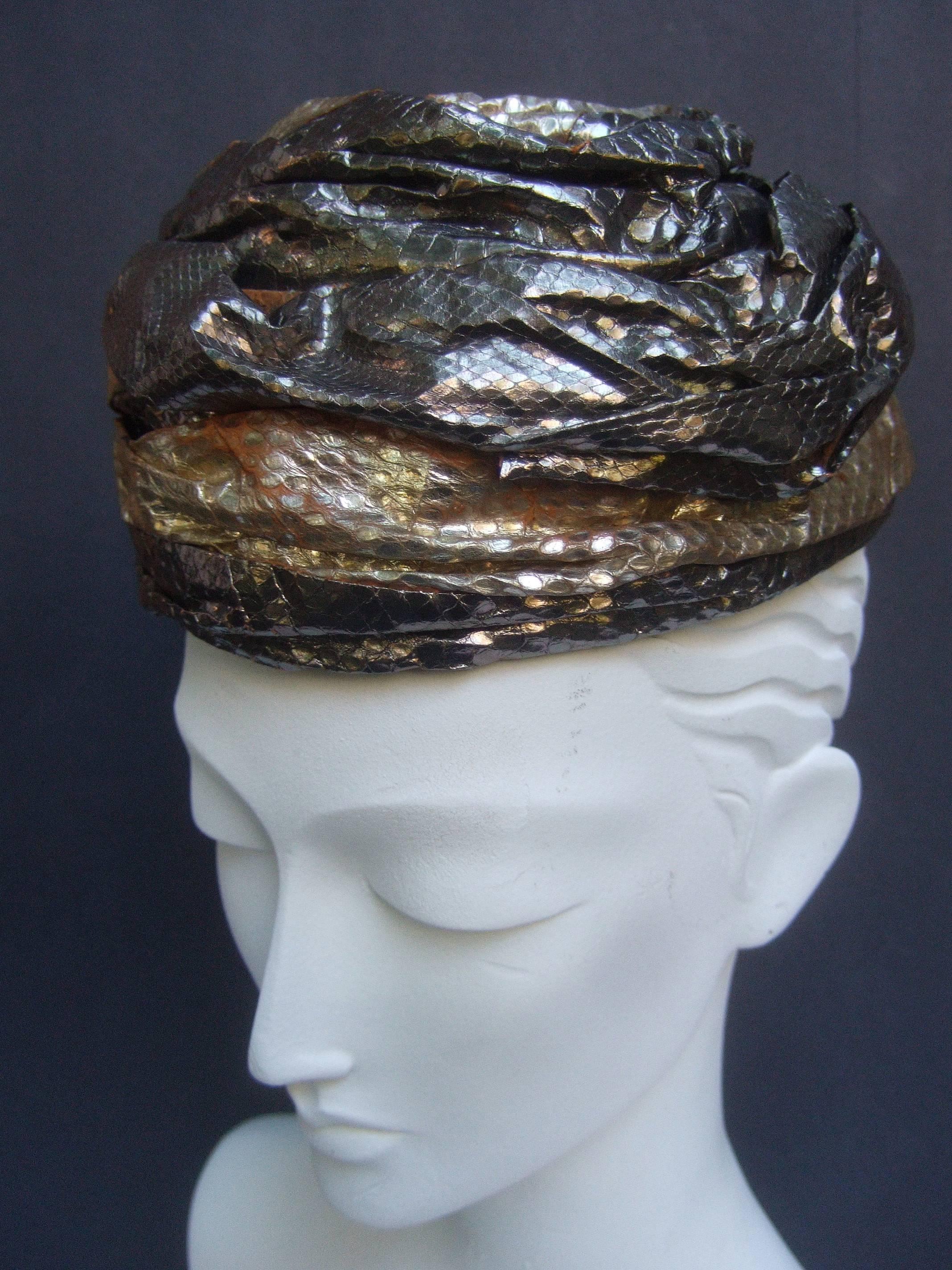 Donna Turbante Avant Garde in pelle di serpente metallizzata 1960 ca. in vendita