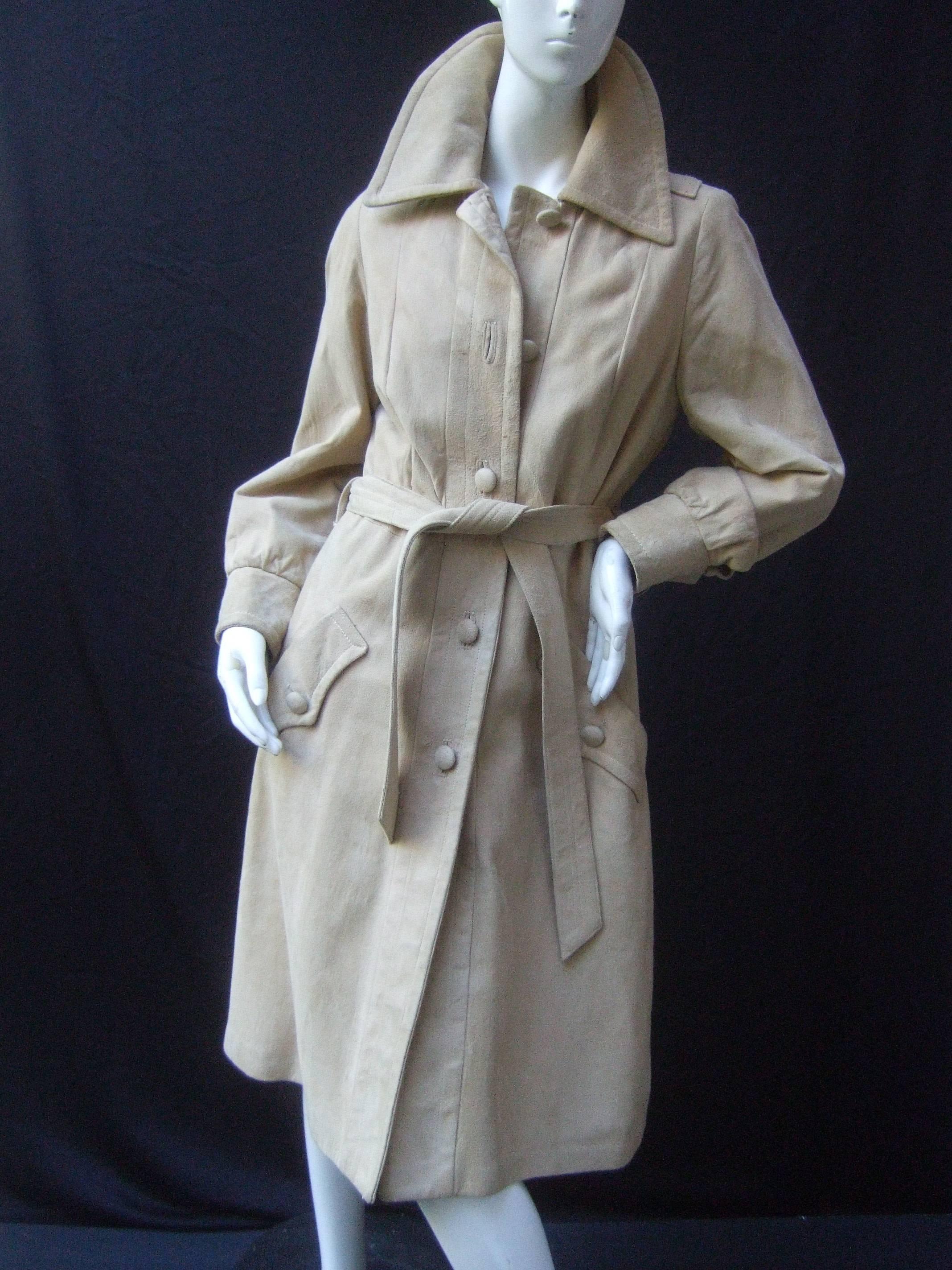 Women's 1970s Plush Tan Doeskin Suede Belted Trench Coat