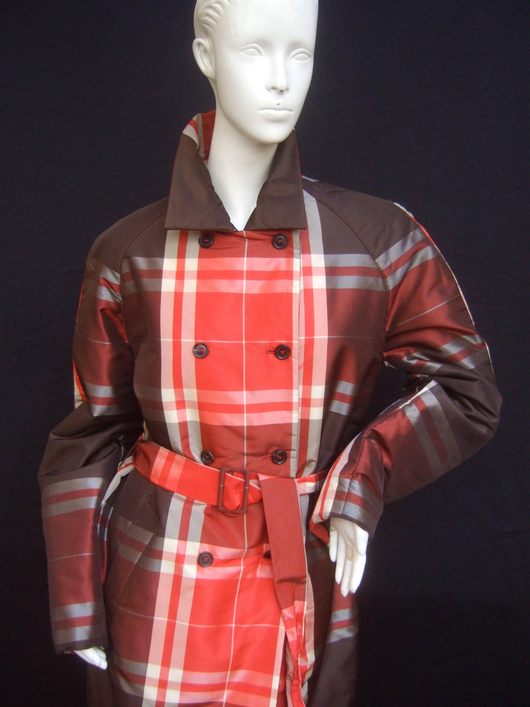 Women's Les Copains Plaid Belted Trench Coat Made in Italy Size 42 For Sale