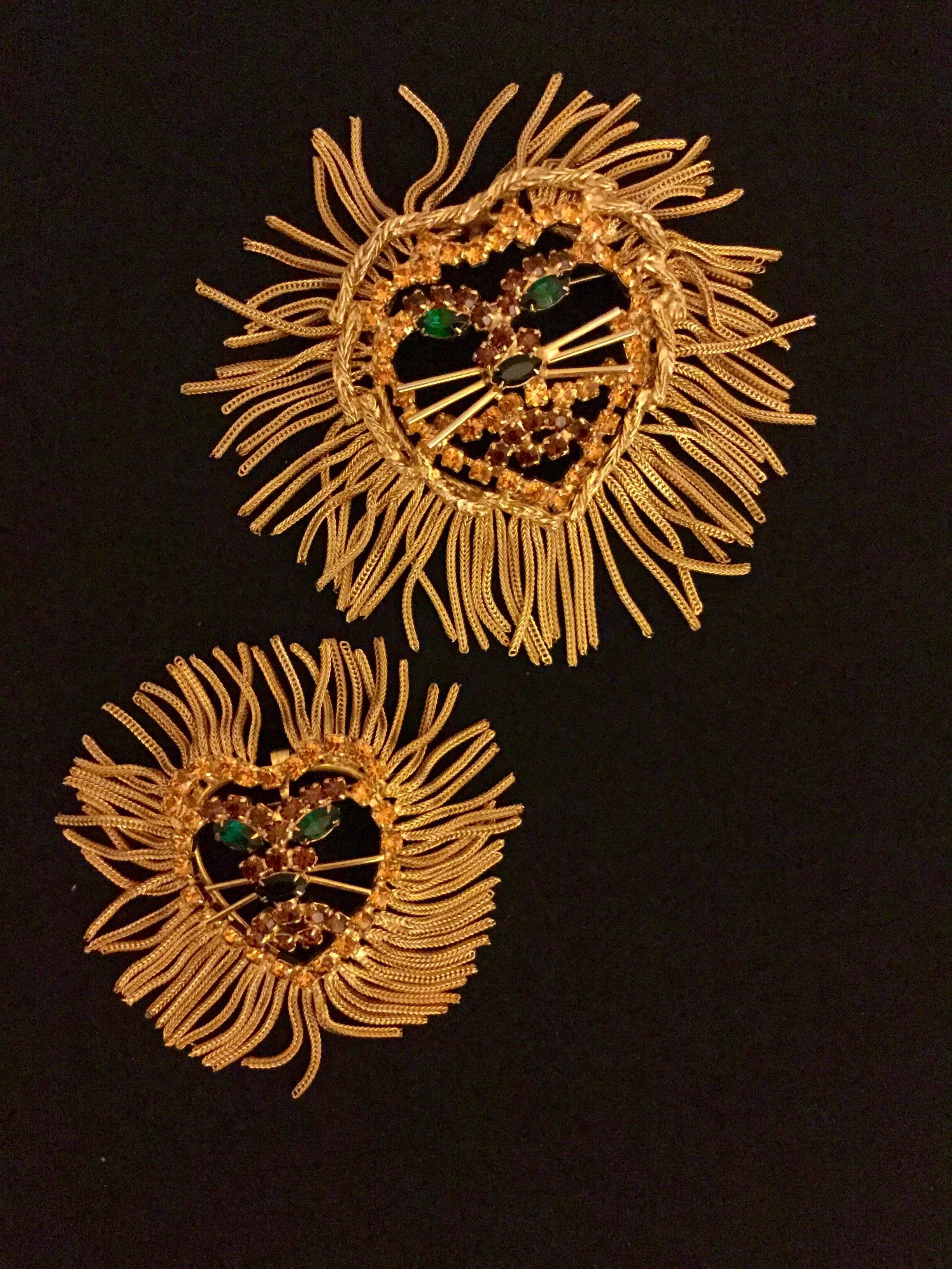 
These huge 1960's Lion pins are rare and so wearable today!

One would be a statement piece, but a pair worn together, is beyond amazing!

Glittering, prong-set, faux topaz and emerald pastes form the portraits of these two regal lions.  

A