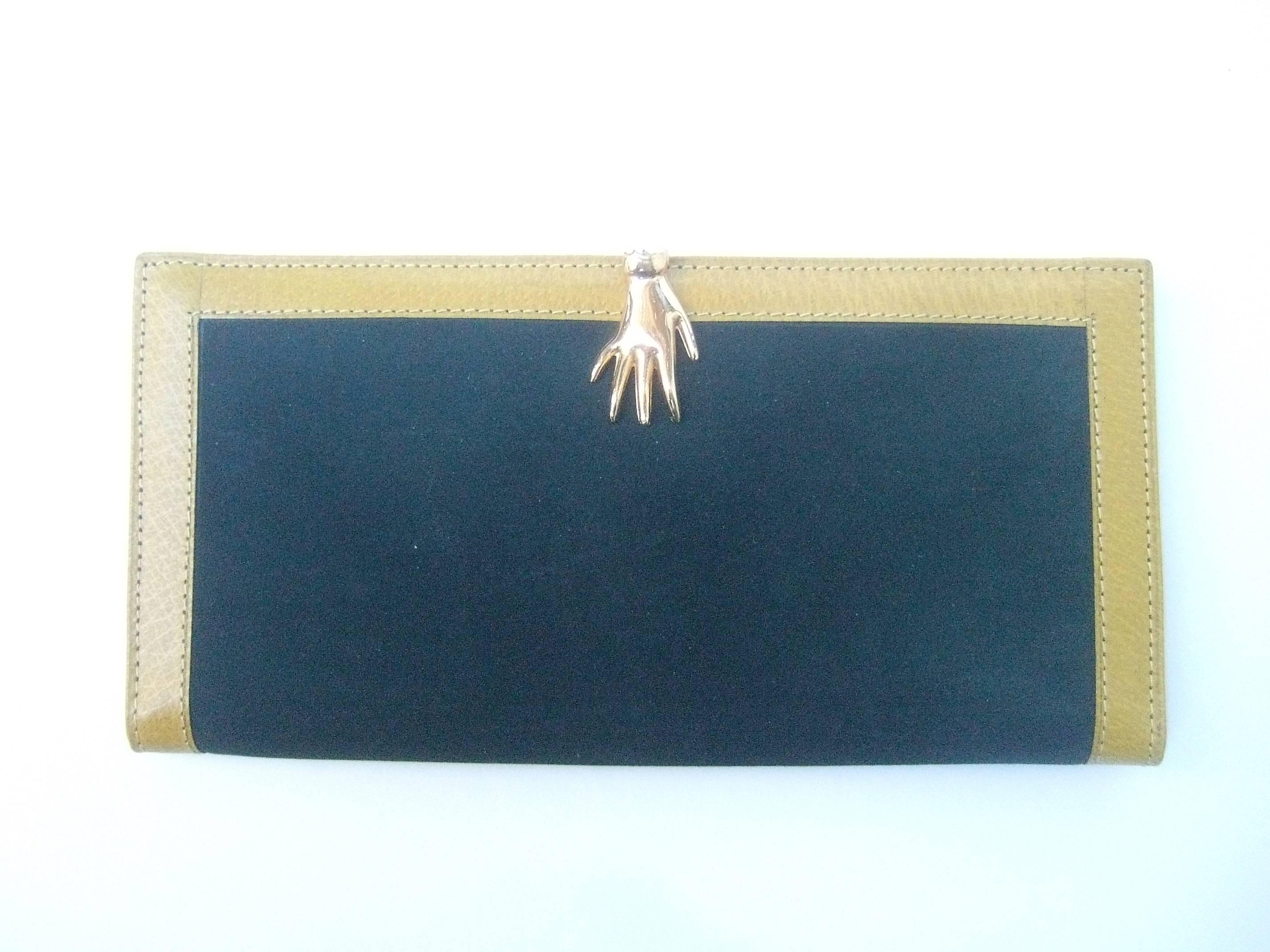 Gucci Rare Green Suede Hand Clasp Wallet c 1970s In Excellent Condition In University City, MO