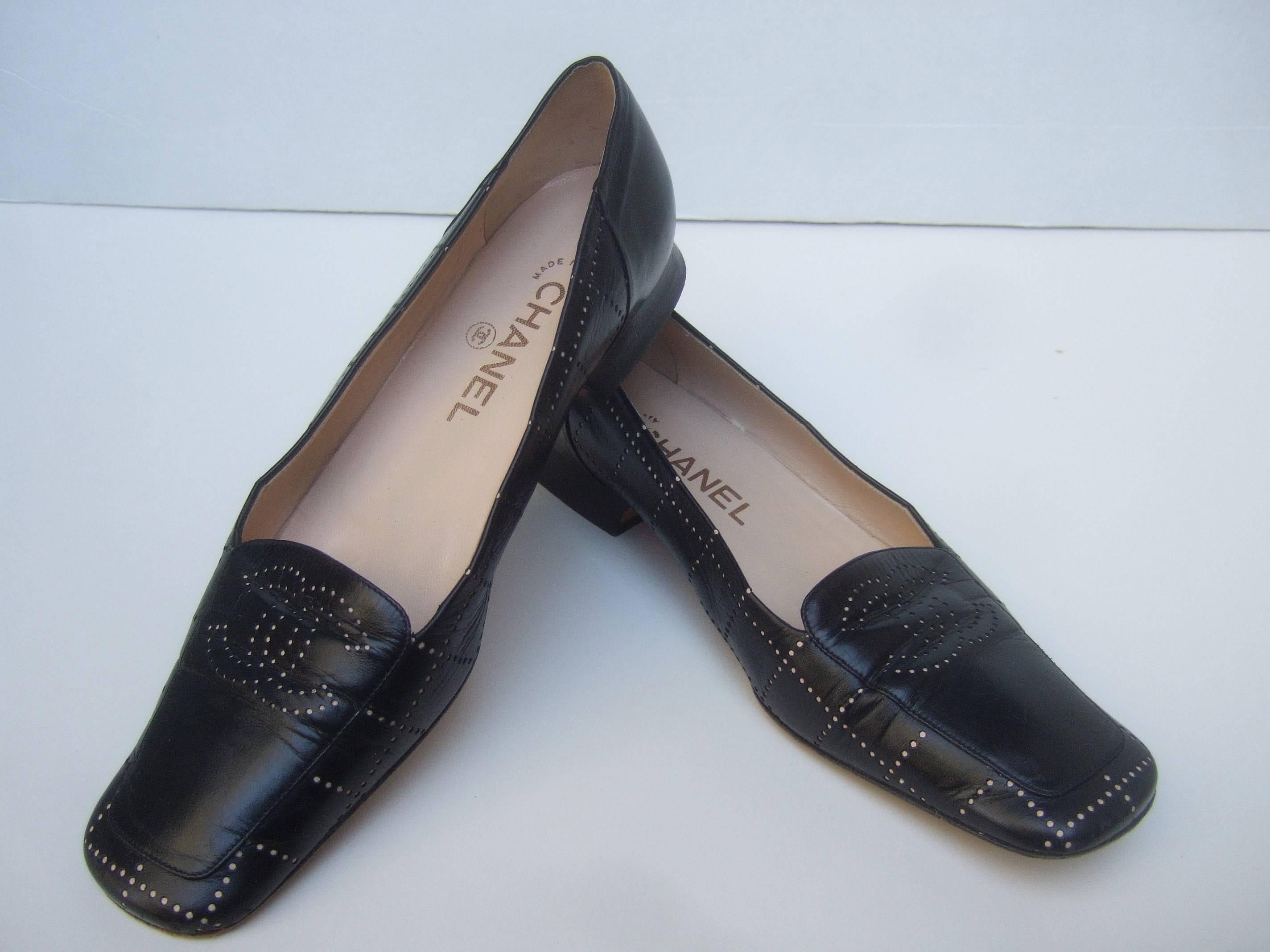Chanel Stylish Black Leather Perforated Skimmer Flats Size 37.5 2