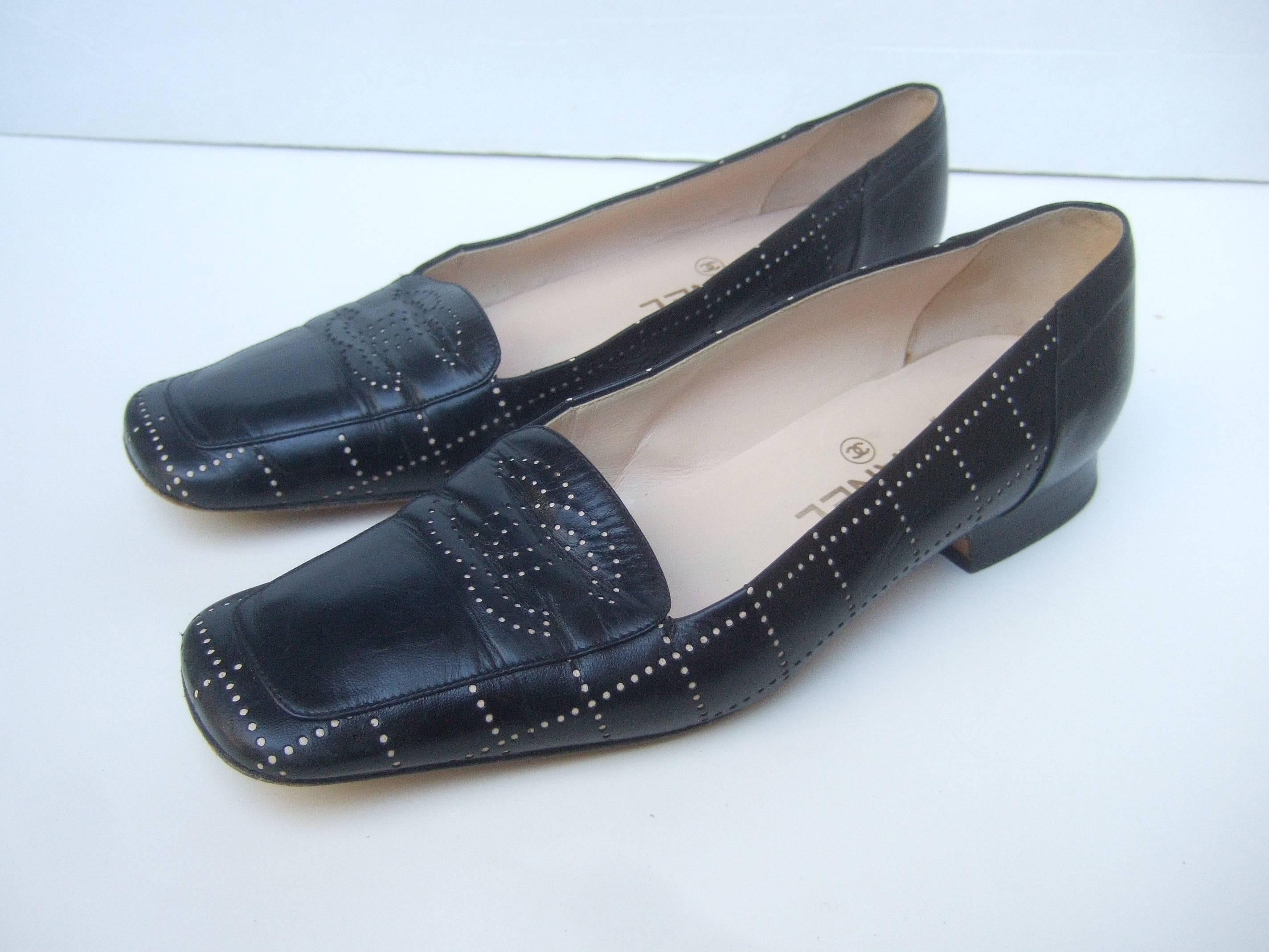 Chanel Stylish Black Leather Perforated Skimmer Flats Size 37.5 3