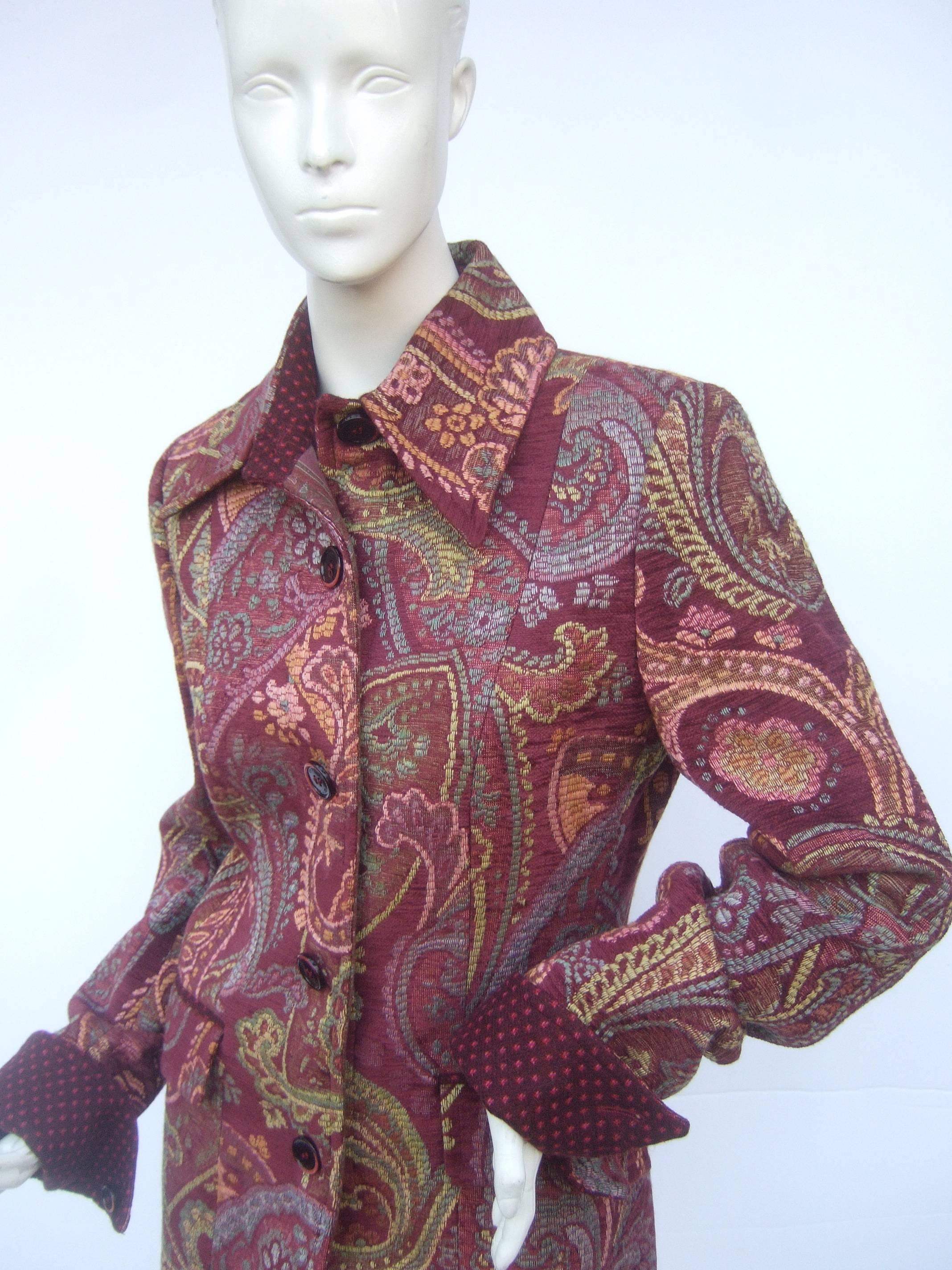 Etro burgundy paisley tapestry jacket Size 44
The stylish Italian jacket is designed with scrolled
paisley fabric in burgundy hues with hints of light
blue, pale pink, lavender and golden greens 

The brocade jacket is designed with five
resin