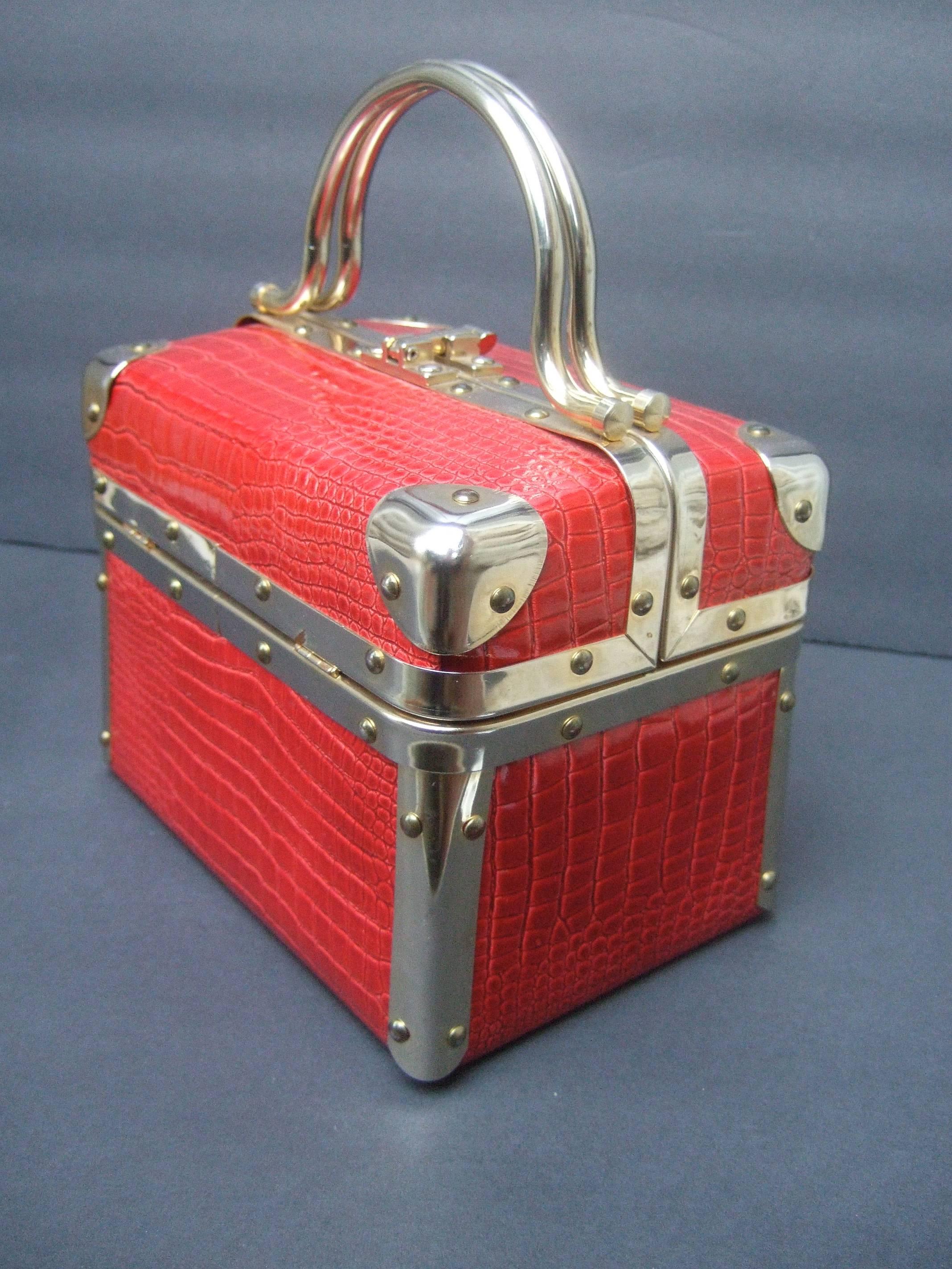Borsa Bella Italy Embossed Red Vinyl Box Bag ca 1980s In Excellent Condition In University City, MO