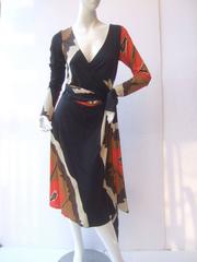 Opt Art Wickelkleid aus Seidenjersey mit grafischem Druck von Issa London