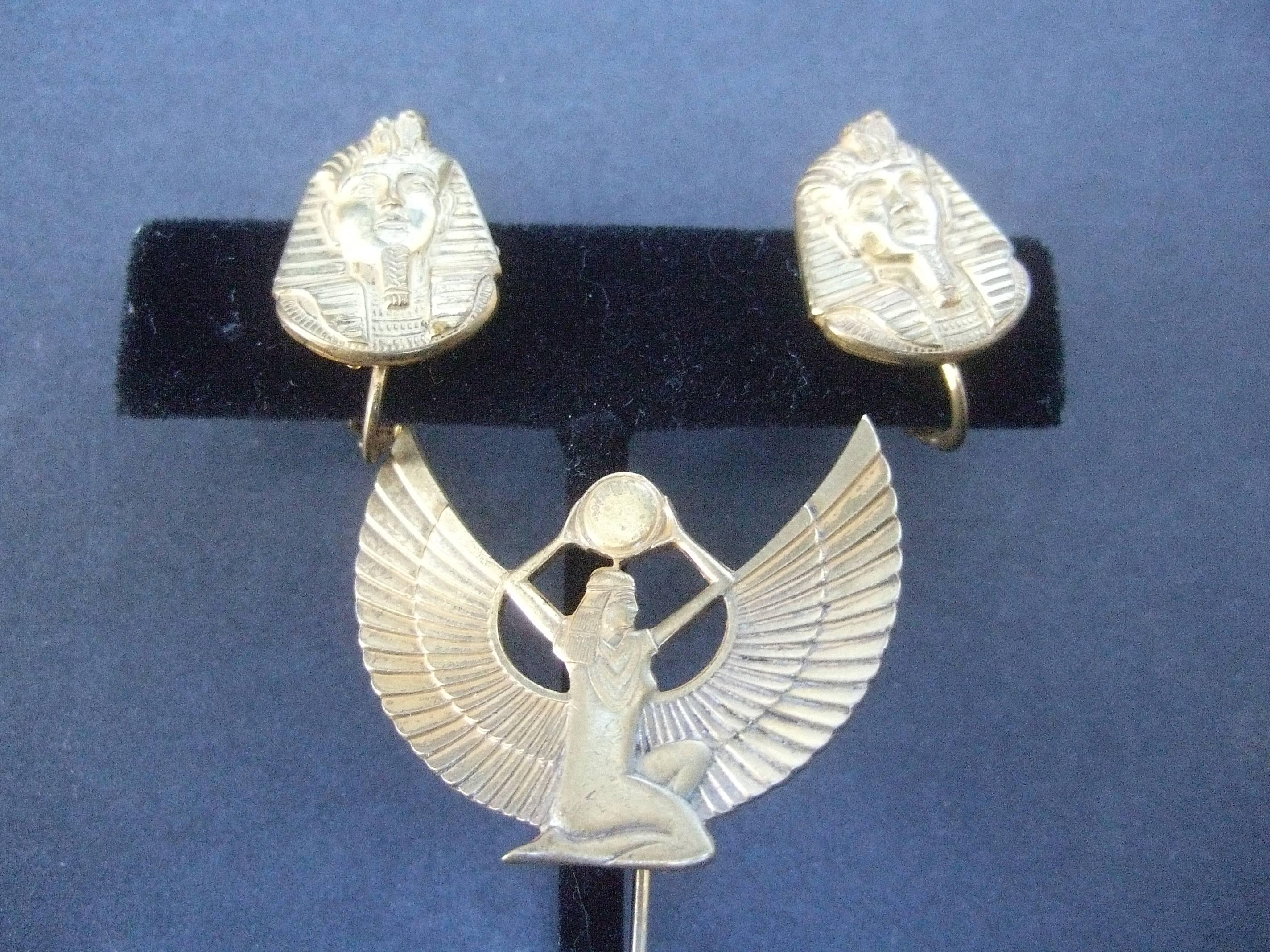 Miriam Haskell Egyptian Revival Stick Pin & Earrings ca 1970 In Excellent Condition For Sale In University City, MO
