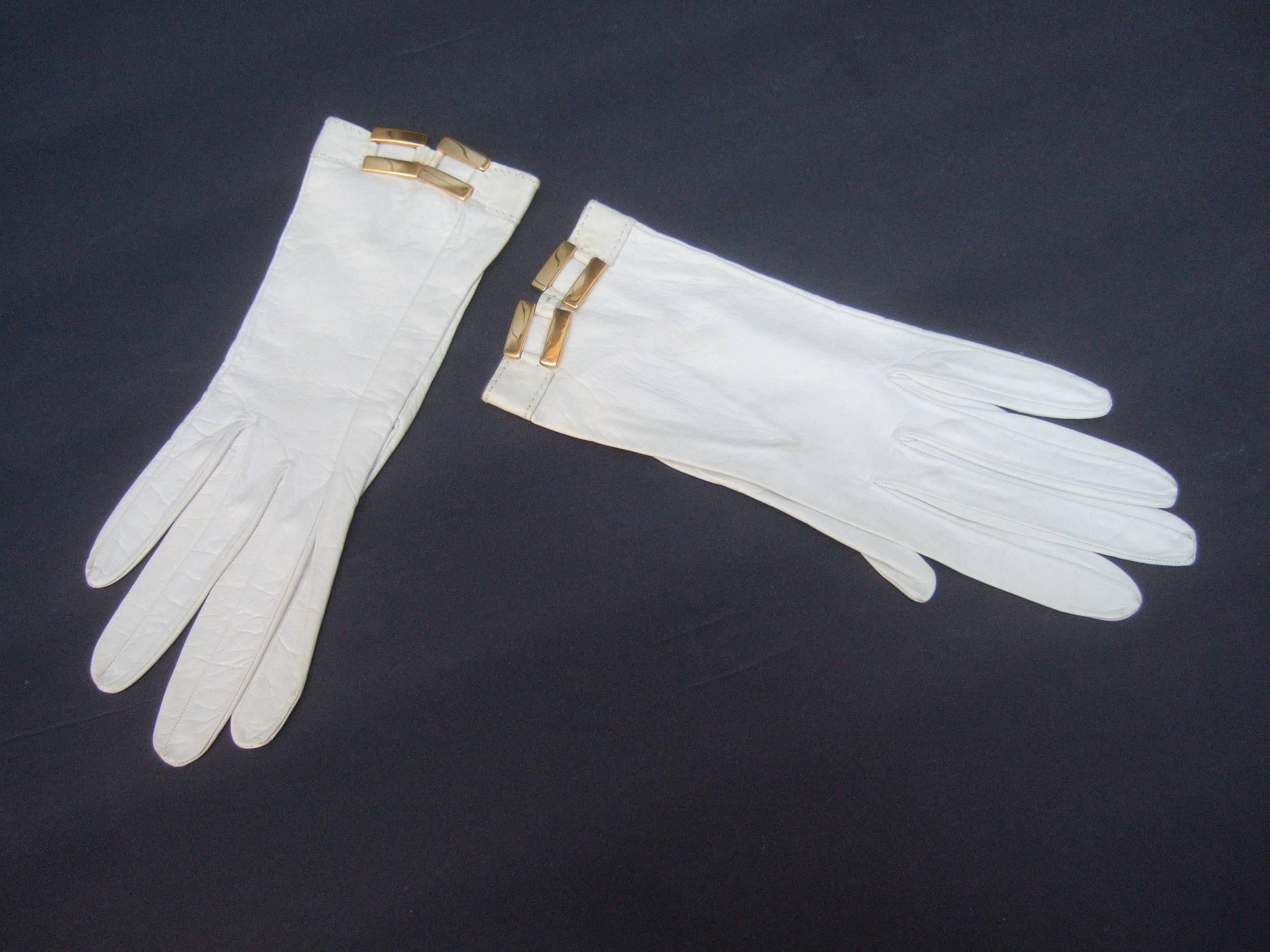 Hermes Paris White Kidskin Leather Gloves ca 1970s In Excellent Condition In University City, MO