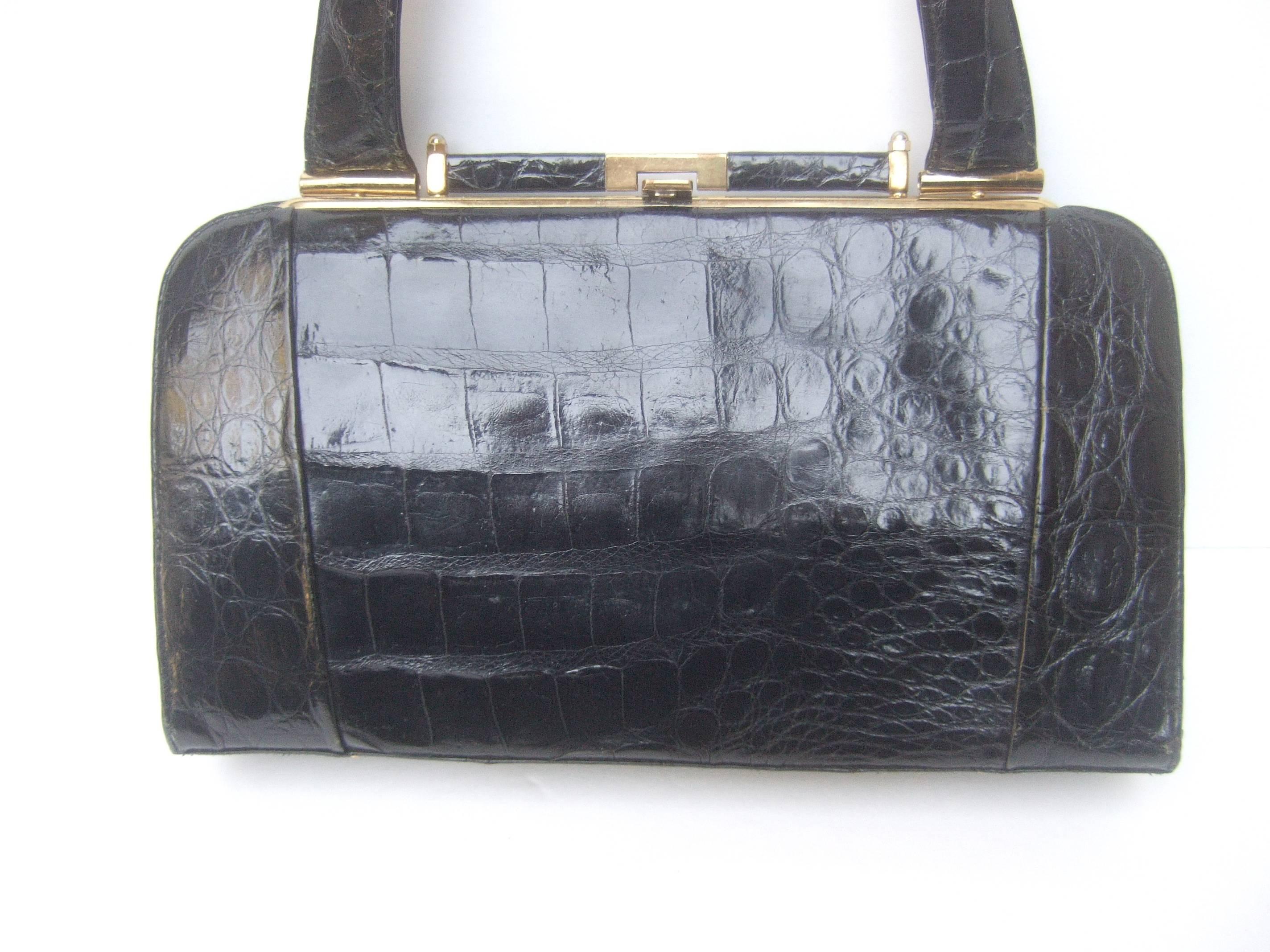 Glatte Ebenholz Alligator Leder Vintage Handtasche ca 1960 im Zustand „Gut“ im Angebot in University City, MO