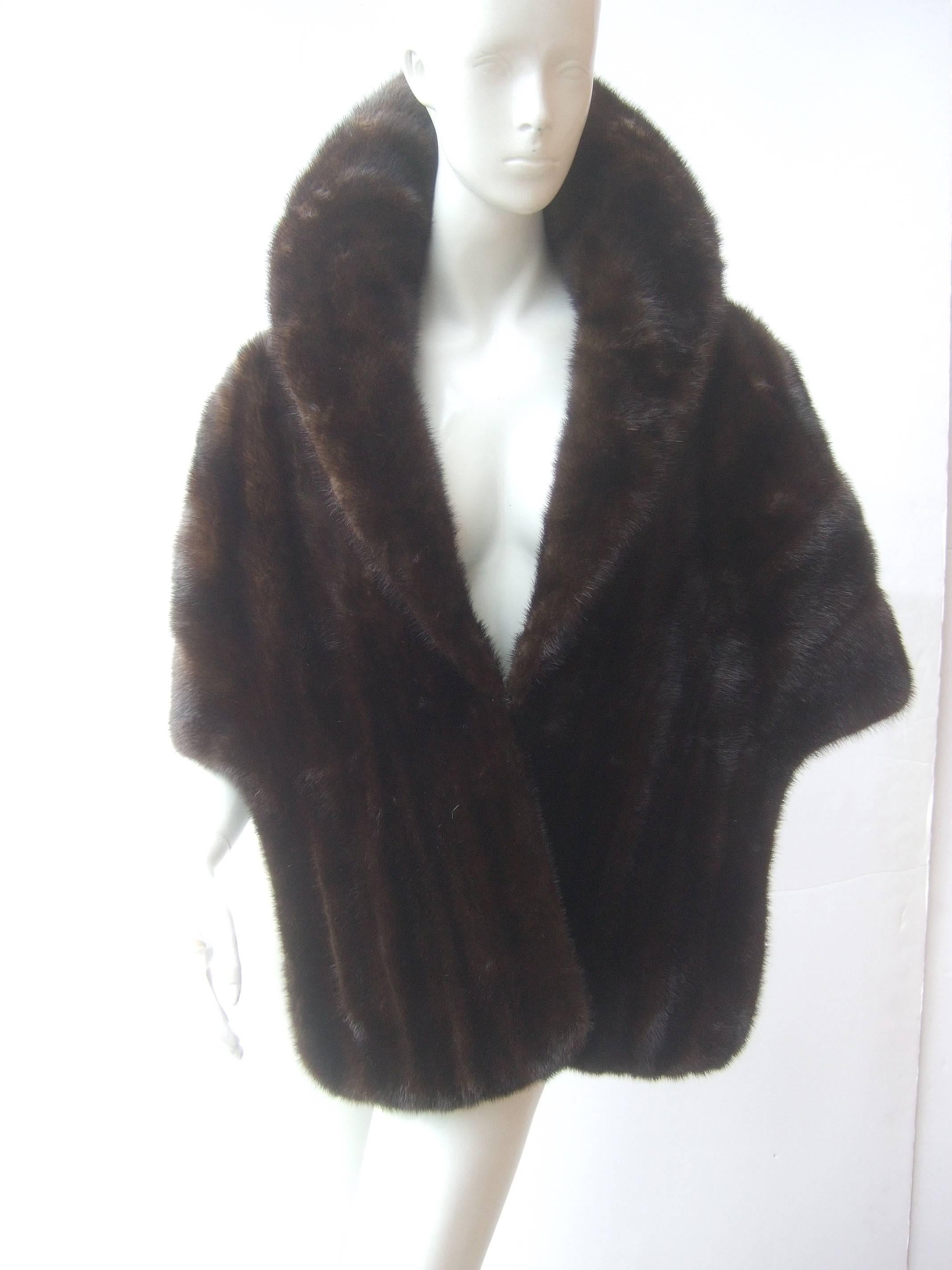 Luxurious Plush Mahogany Brown Mink Stole ca 1960 In Good Condition In University City, MO