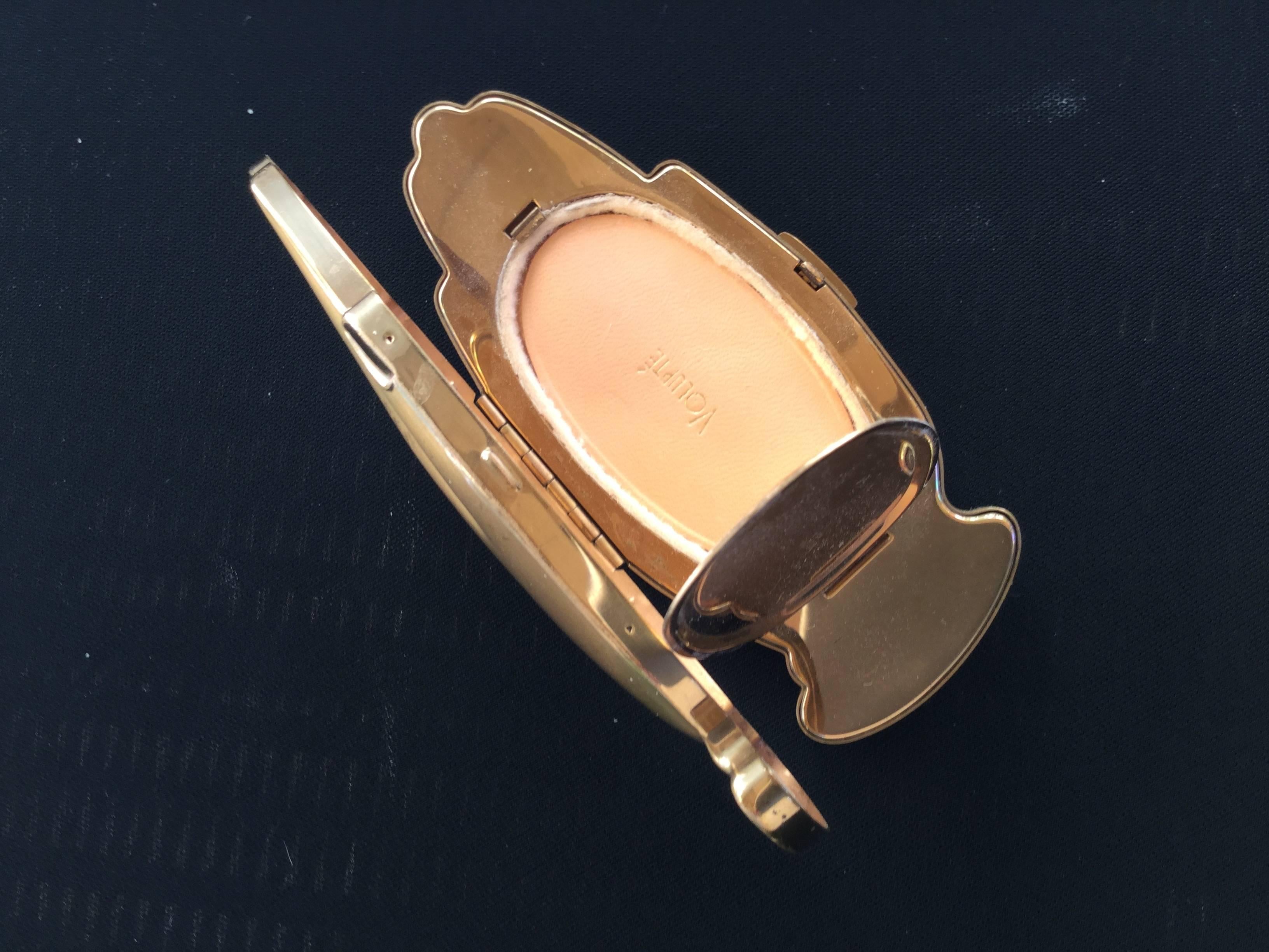 Rare Volupte 'Golden Gesture' Figural Compact.  1940's. In Good Condition In University City, MO