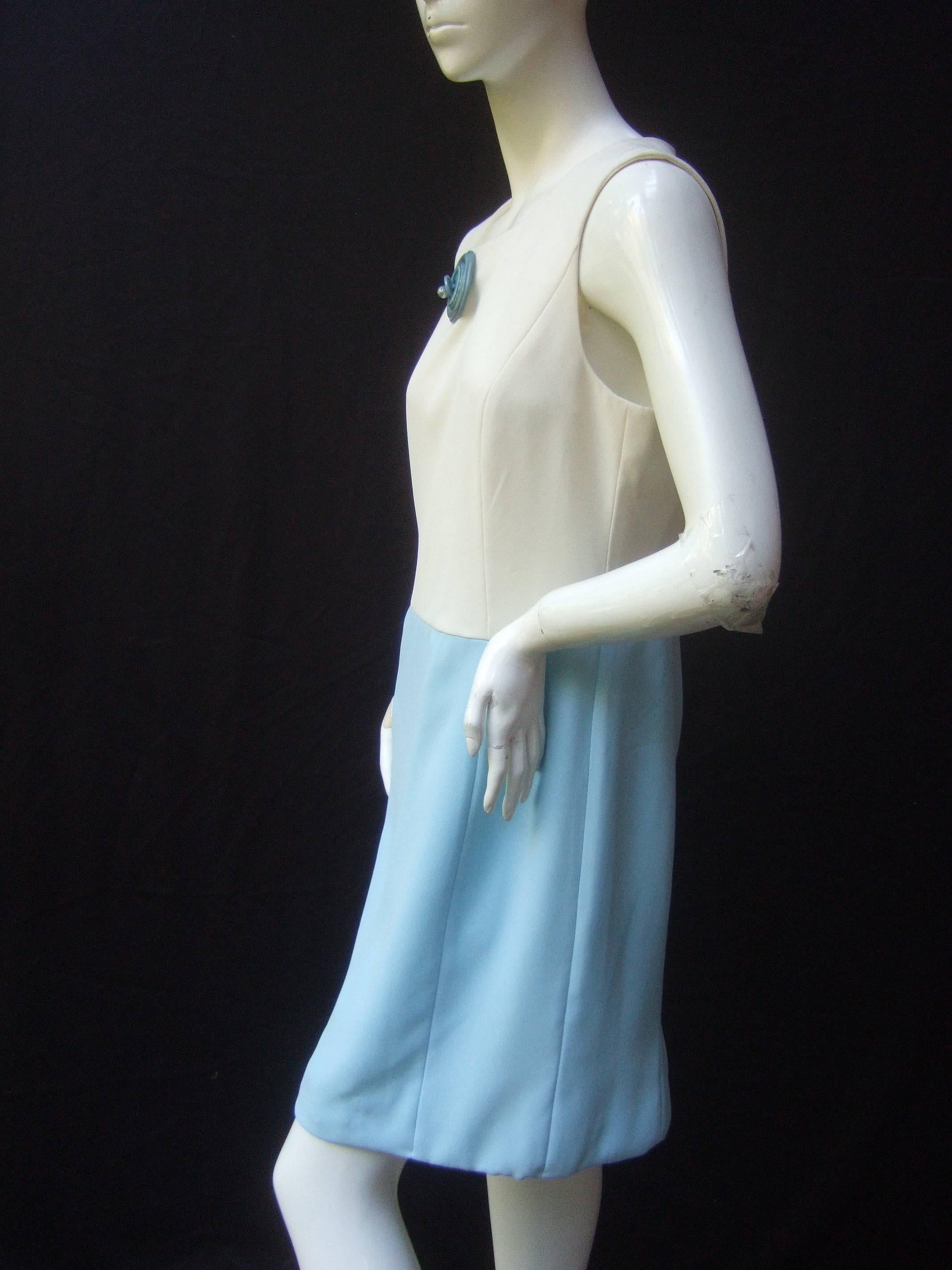 Pierre Cardin Mod White & Turquoise Sheath Dress c 1970 In Good Condition In University City, MO