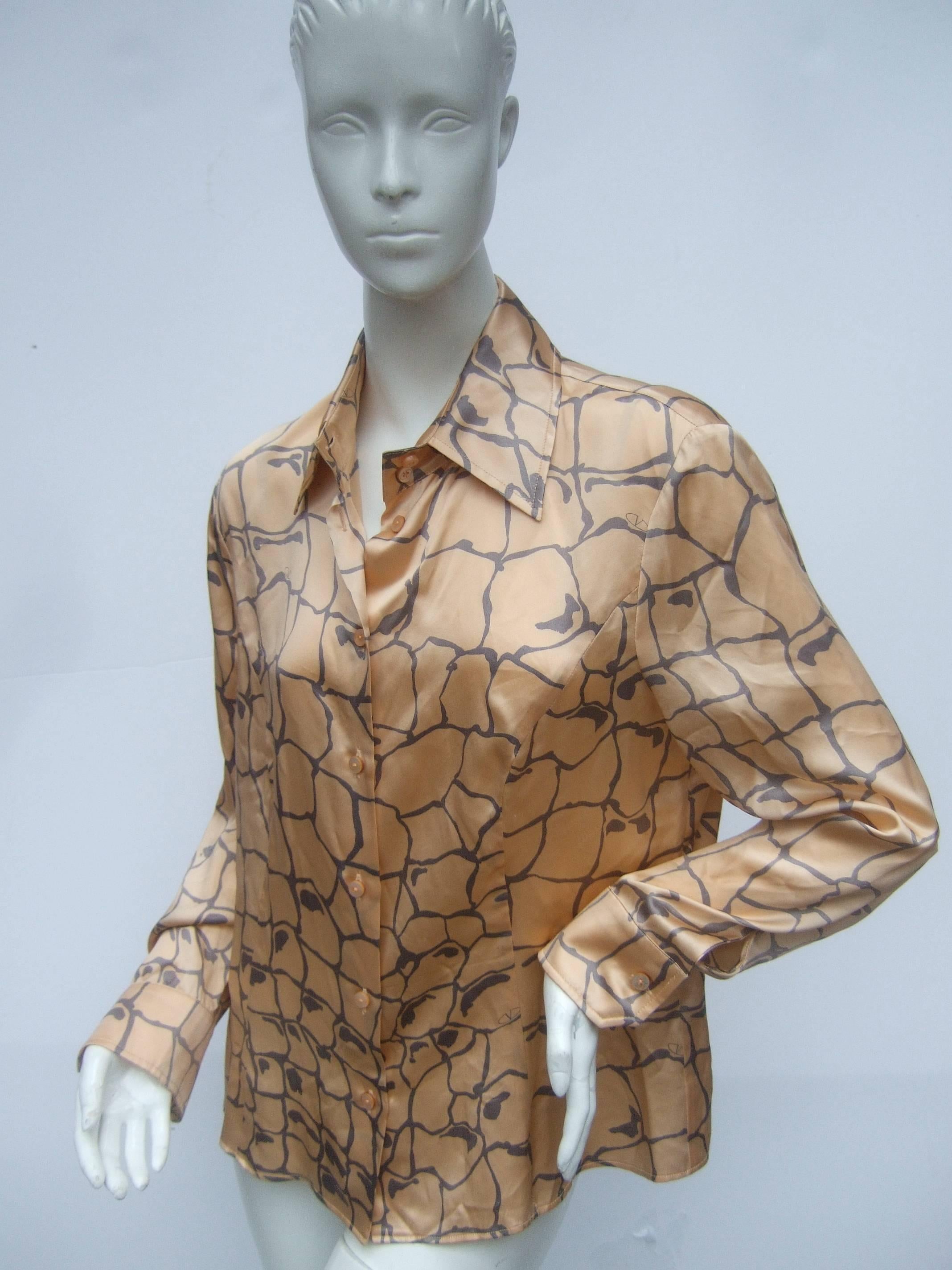 Valentino Italy Silk Charmeuse Peach and Gray Print Blouse US Size 12  en vente 3