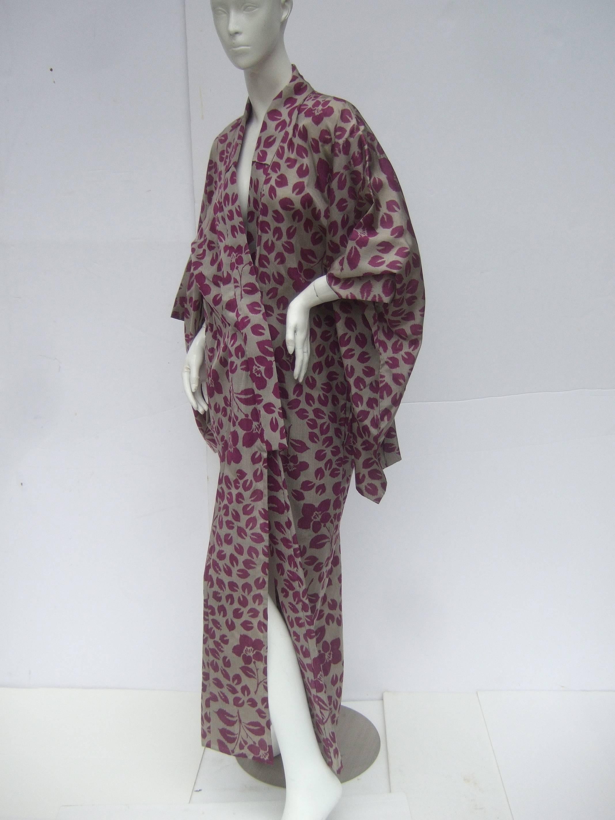 Japanese Style Flower Print Kimono Robe c 1970s 1