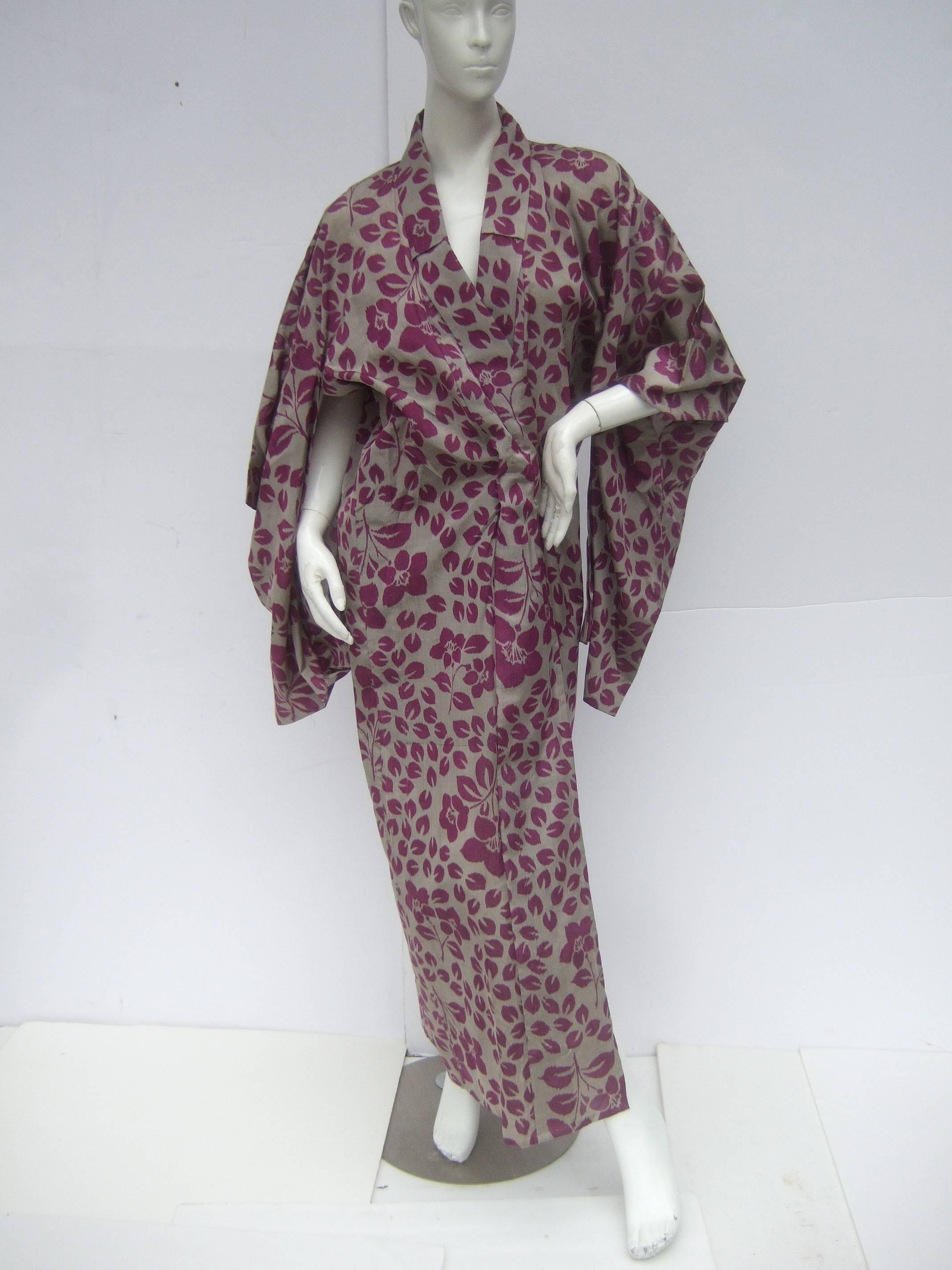 Japanese Style Flower Print Kimono Robe c 1970s 4