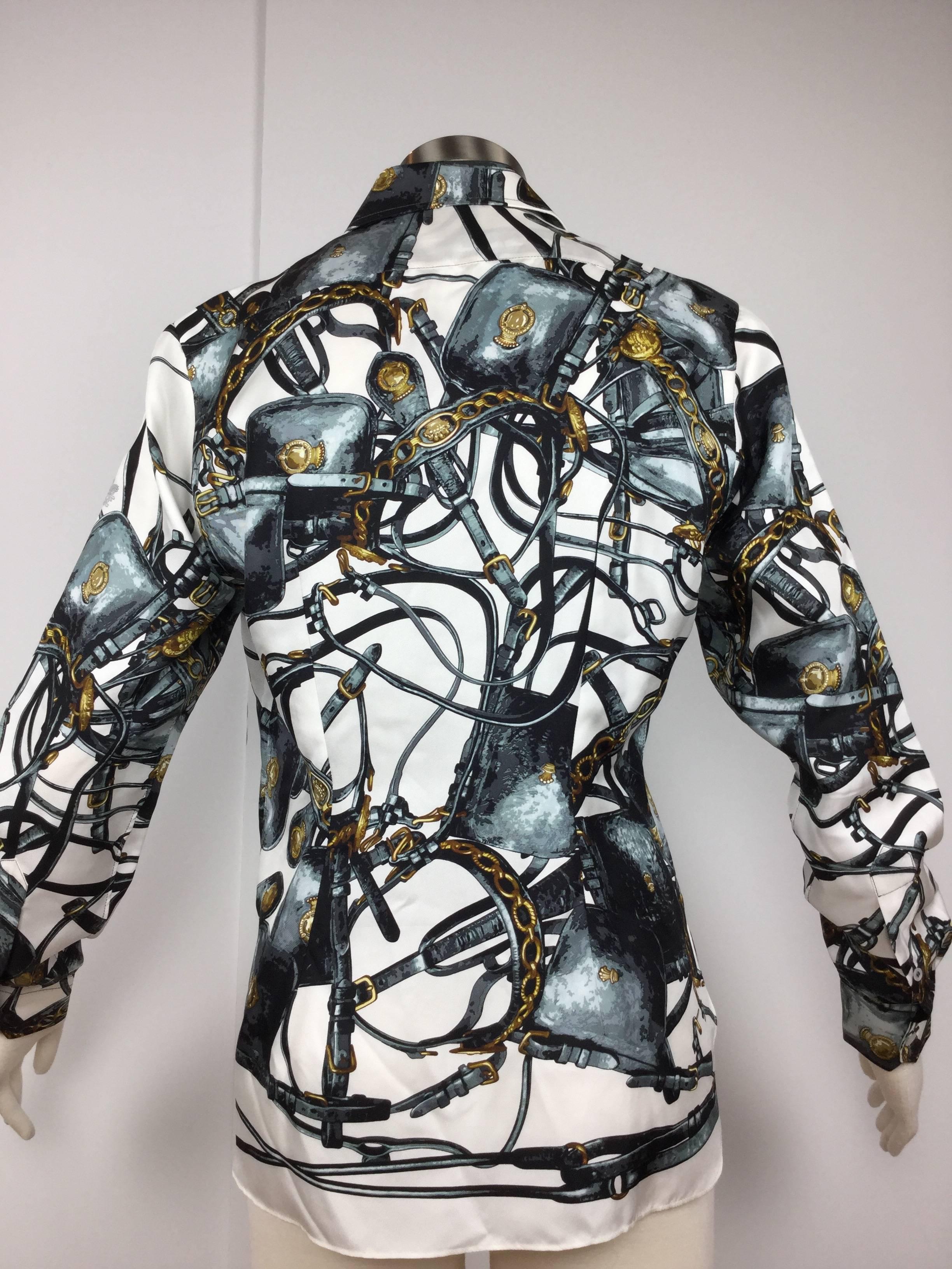 Hervorragende Seidenbluse von Hermes. Chemises Sur Mesure. (Schwarz)
