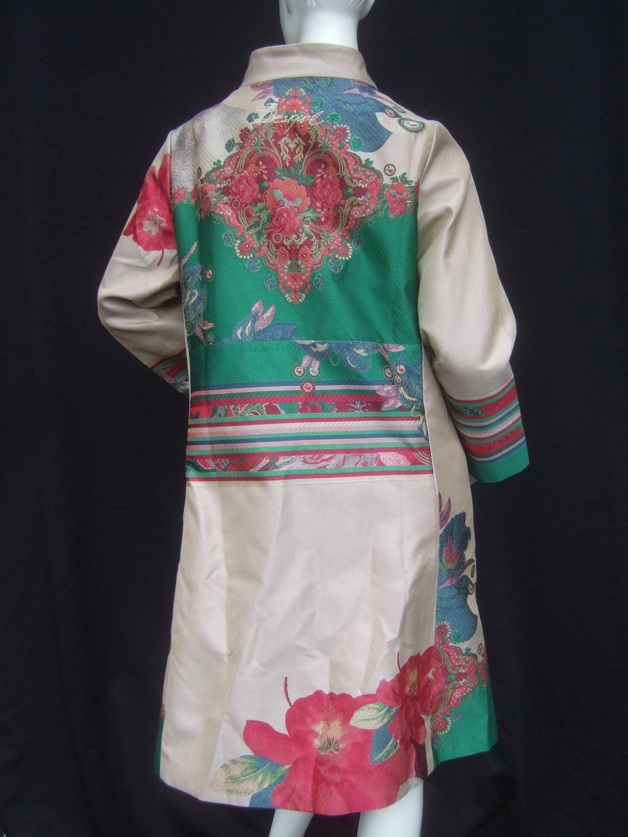 Exotic Tapestry Floral Print Spring Coat  In Good Condition In University City, MO