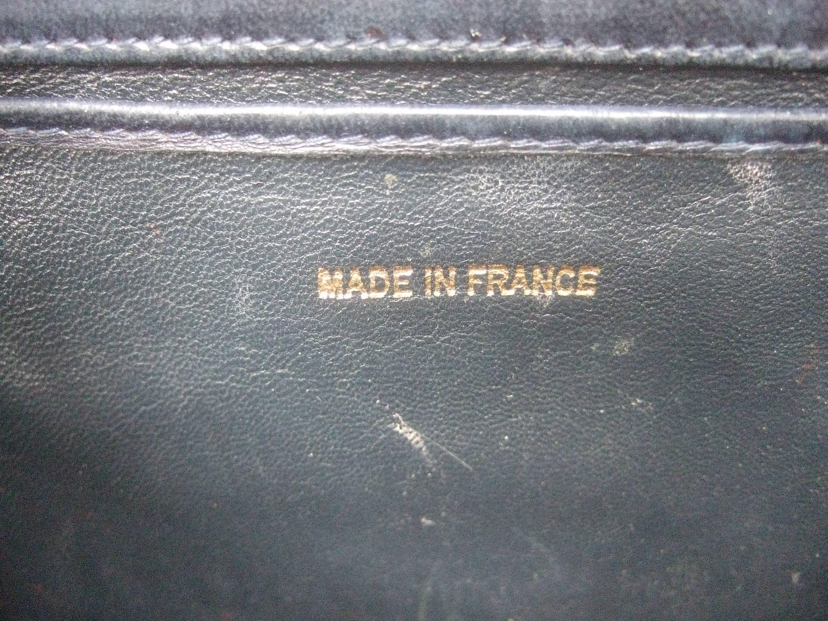 Chanel Borsa a tracolla con tracolla a catena in pelle nera, anni '80 circa 5