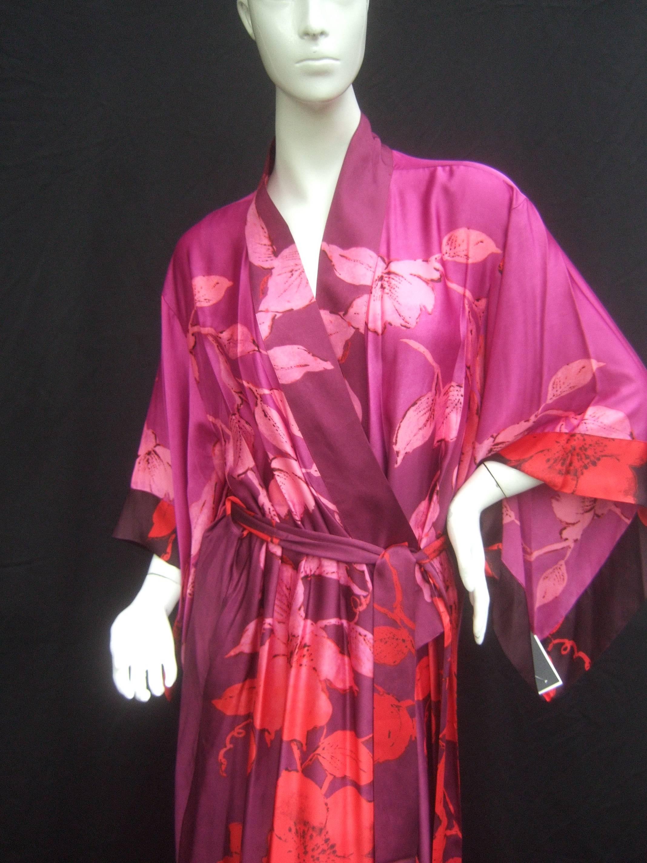 Natori Luxurious Floral Print Robe New With Tags  2