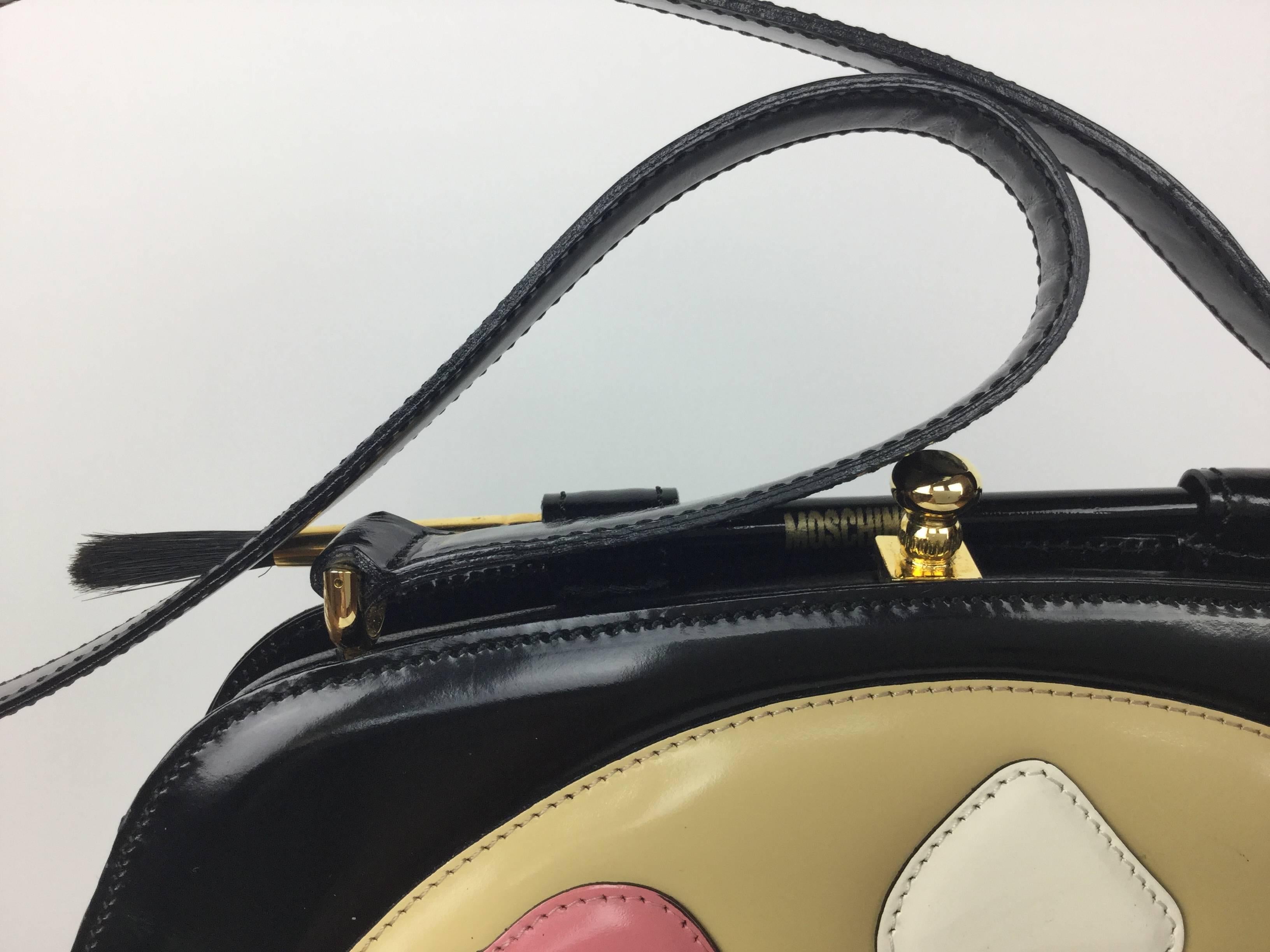 Fabulous Moschino bag made in Italy by Redwall.

Super rare! Iconic.

Designed as an artists palette complete with a real paintbrush
adorning the top.

Made of shiny patent leather.

Interior lined with jacquard fabric with one zipper