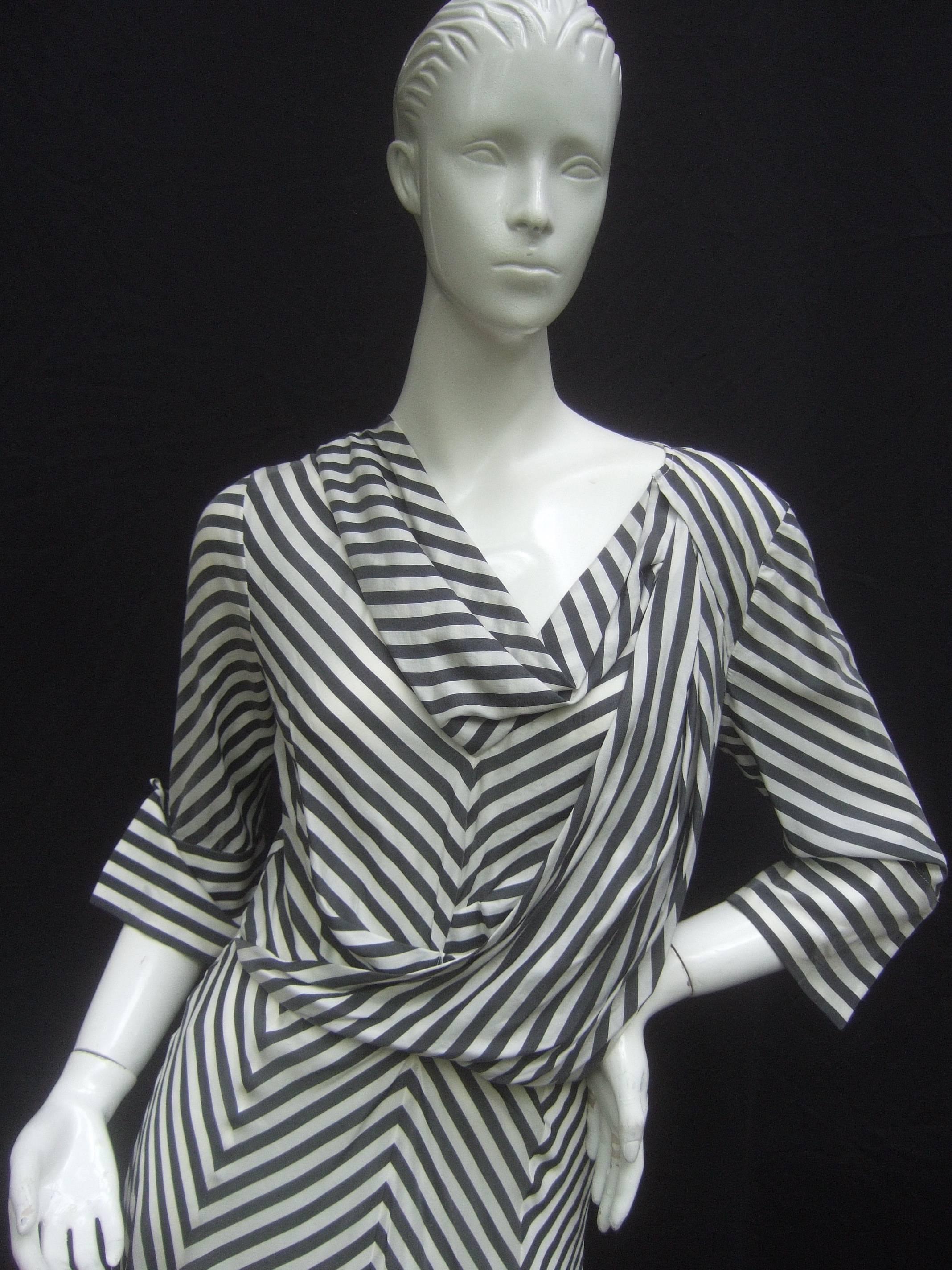 Women's Les Copains Crisp Silk Chevron Striped Dress Made in Italy 