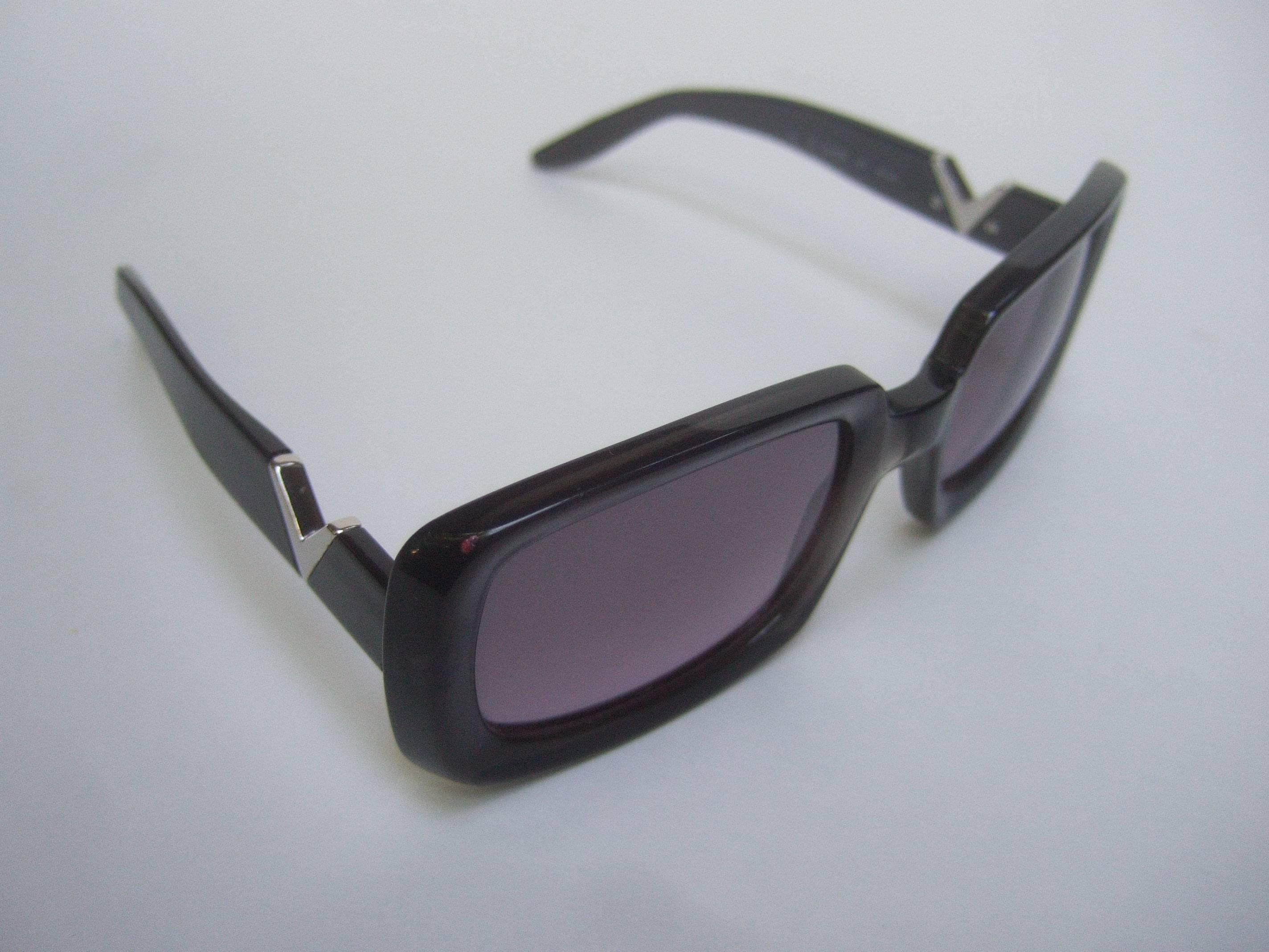 sunglasses with v on the side