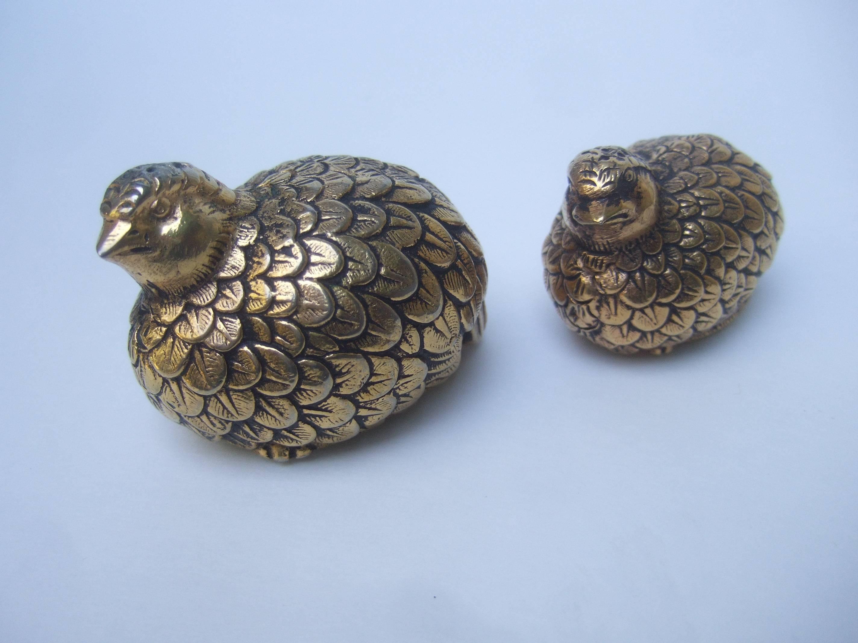 Gucci Italy Elegant Pair of Quail Bird Salter & Pepper Shakers  In Good Condition In University City, MO