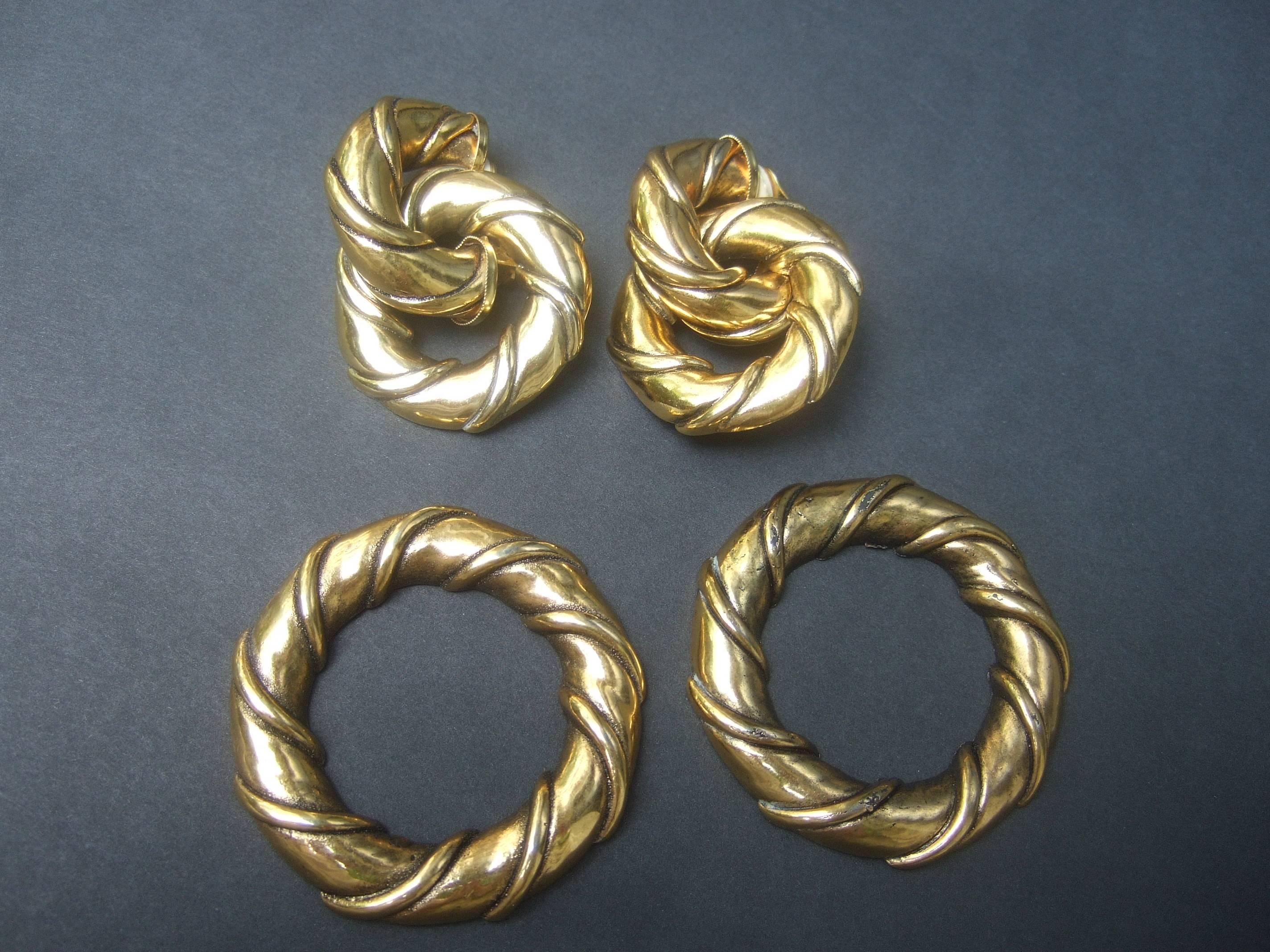  Gilt Metal Interchangeable Hoop Earrings by Une Ligne Paris  In Excellent Condition For Sale In University City, MO