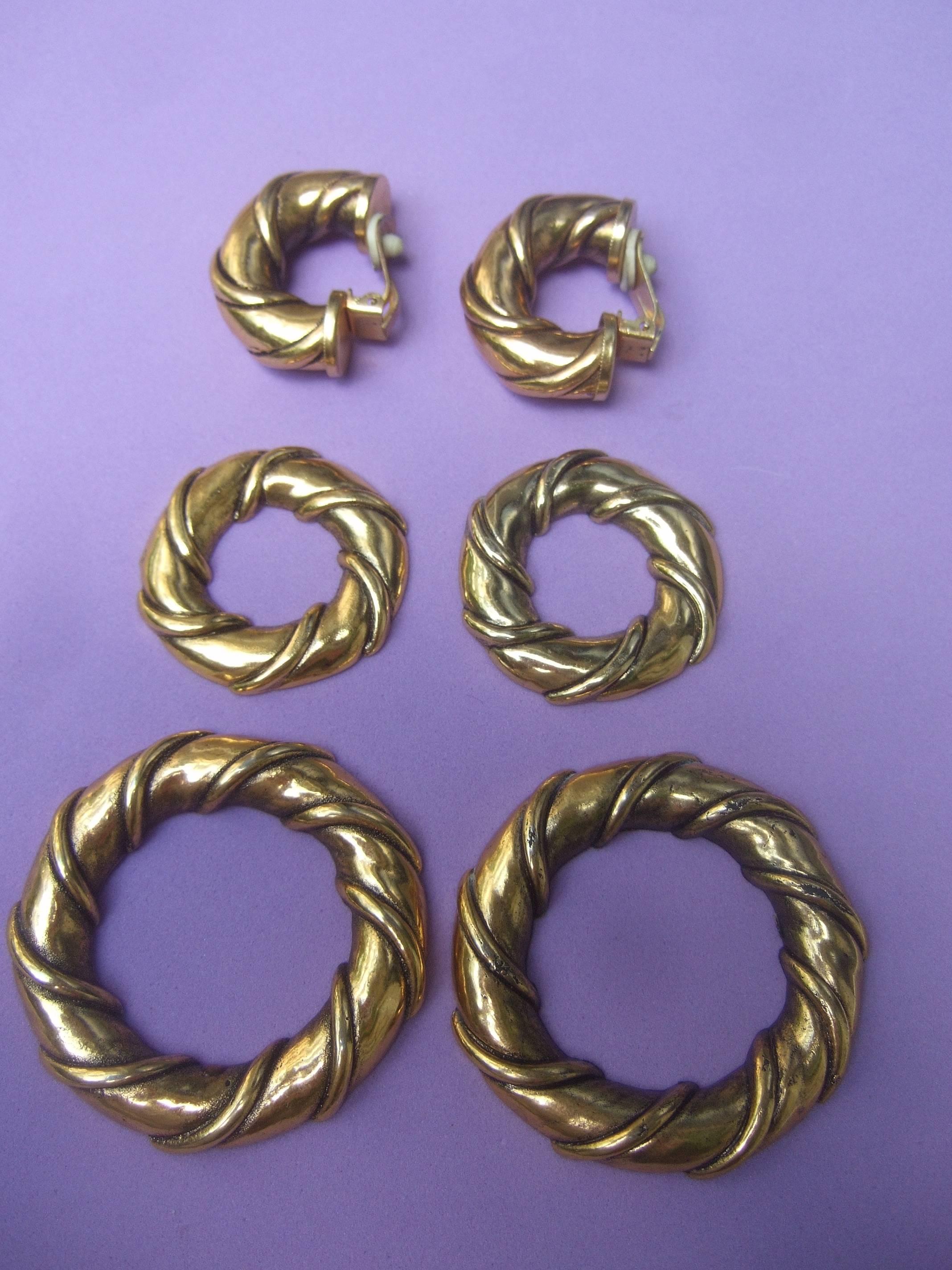  Gilt Metal Interchangeable Hoop Earrings by Une Ligne Paris  For Sale 1