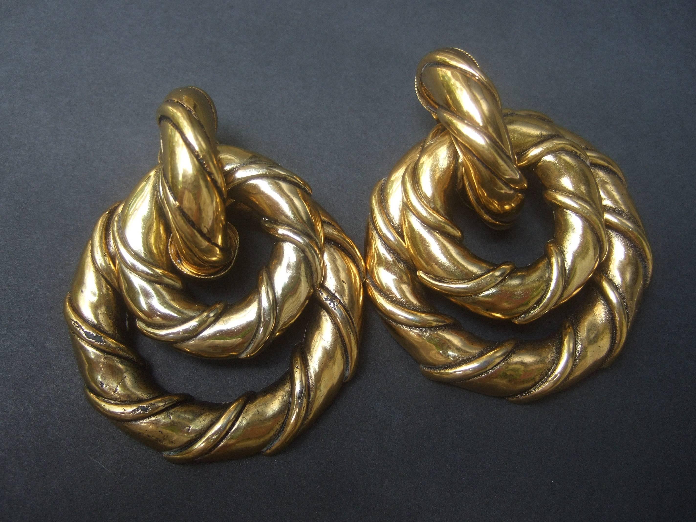 Gilt Metal Interchangeable Hoop Earrings by Une Ligne Paris  For Sale 2