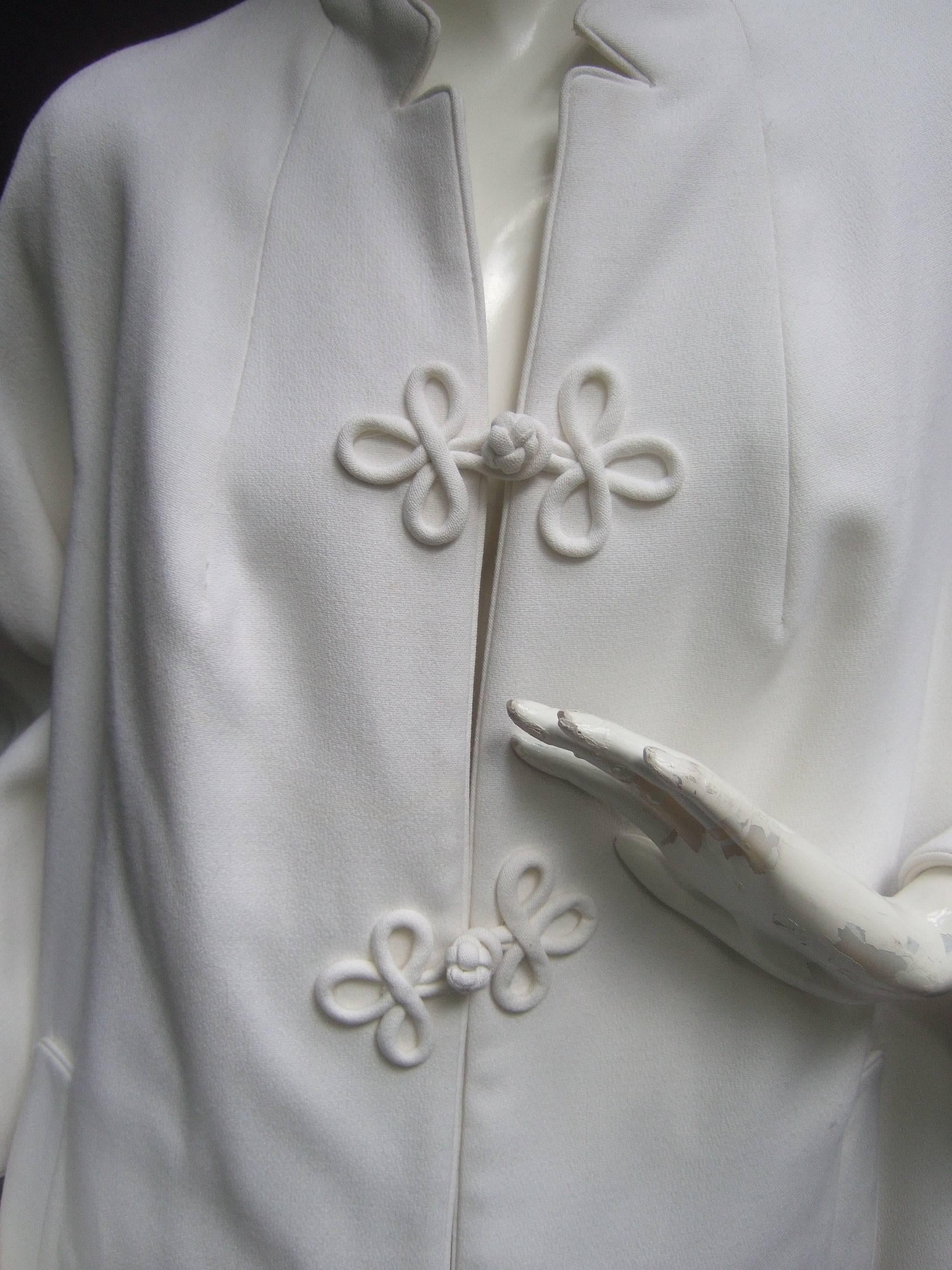 Crisp White Frog Button Coat from Hong Kong c 1970 For Sale 1