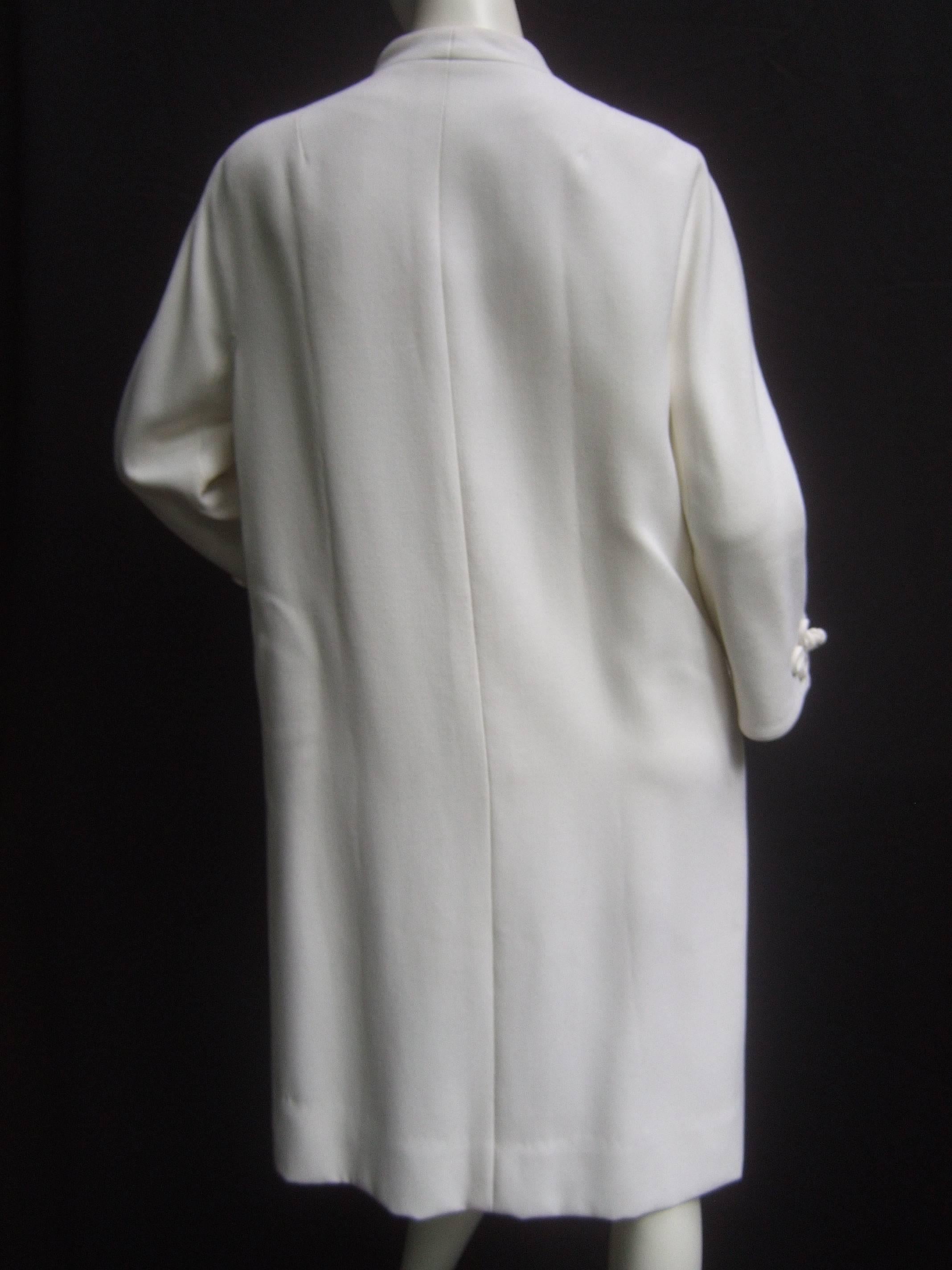 Crisp White Frog Button Coat from Hong Kong c 1970 For Sale 2
