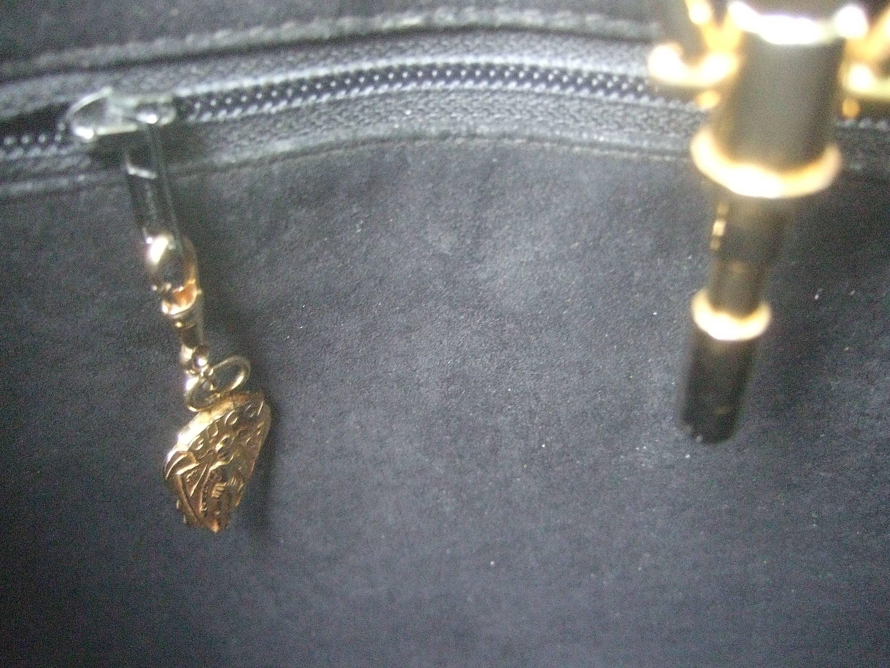 Gucci Italy Iconic Ebony Leather Jackie O Piston Handbag c 1970s 5
