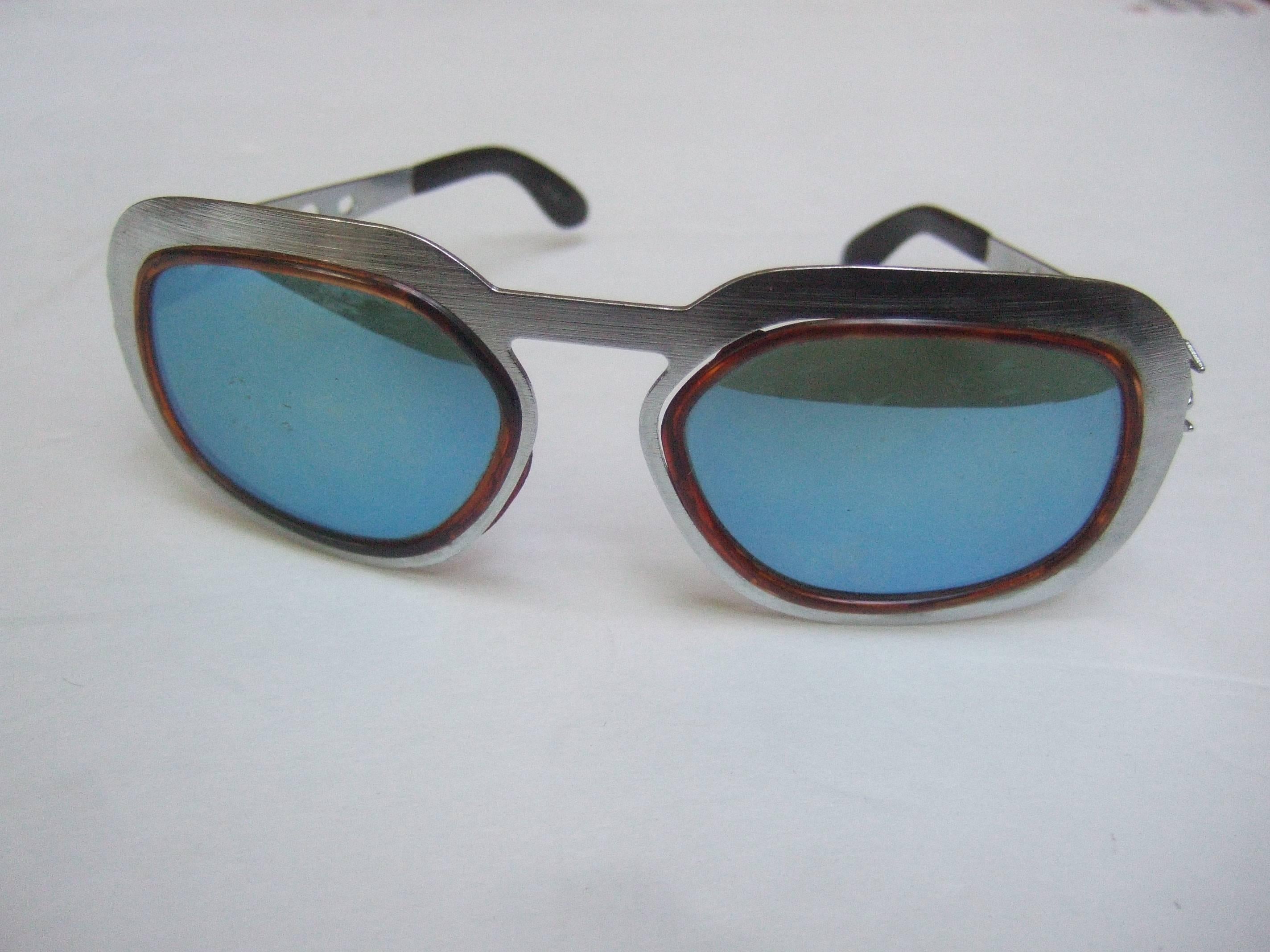 Gray Mod Italian Silver Metal Blue Lens Unisex Sunglasses c 1970