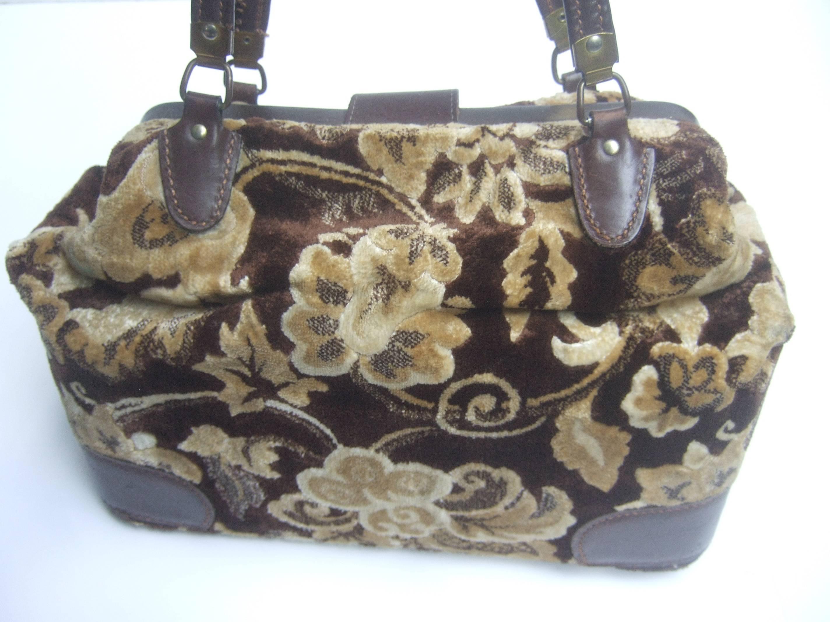 Stylish Brocade Leather Trim Travel Bag c 1970 In Good Condition For Sale In University City, MO